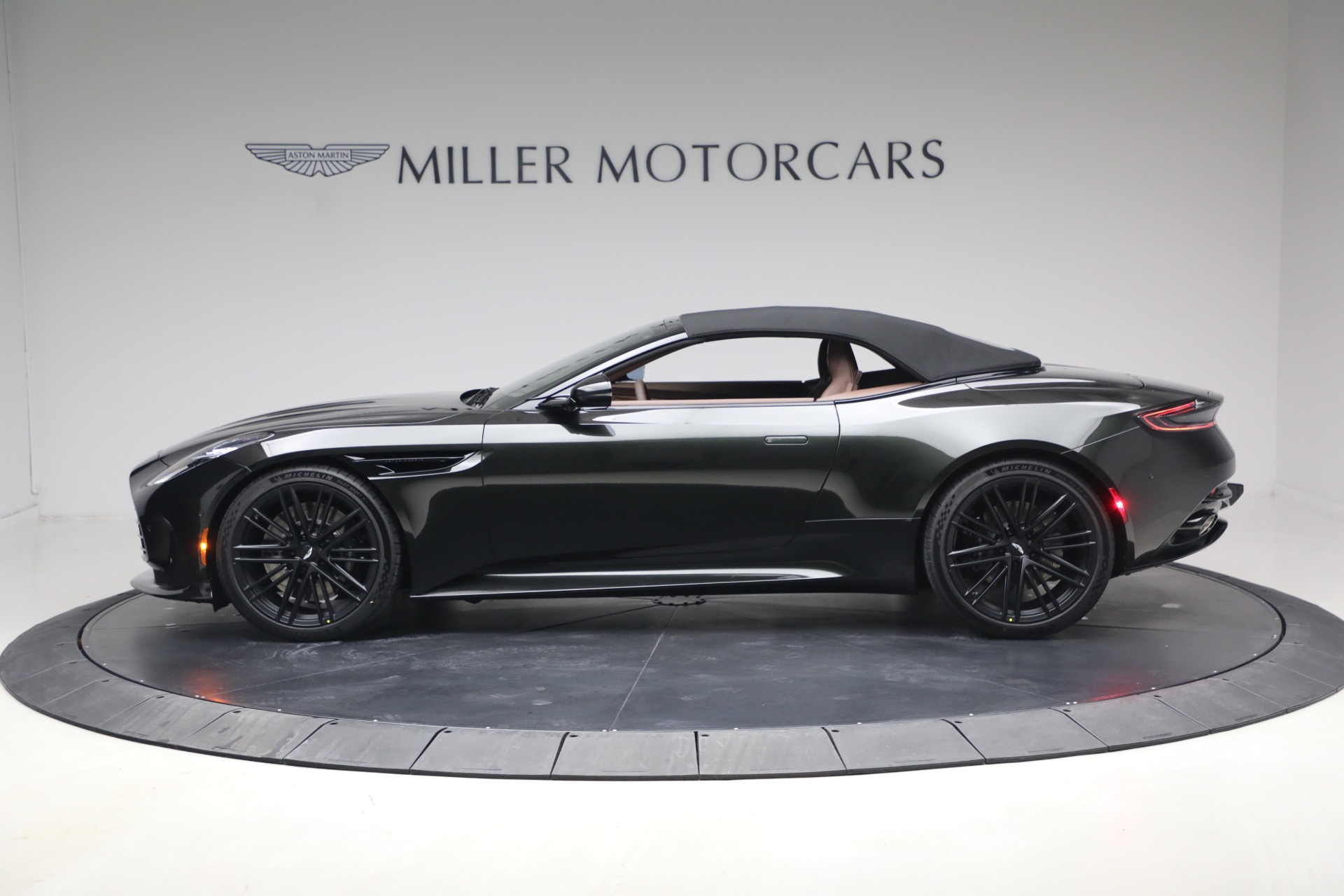 New-2026-Aston-Martin-DB12-Volante