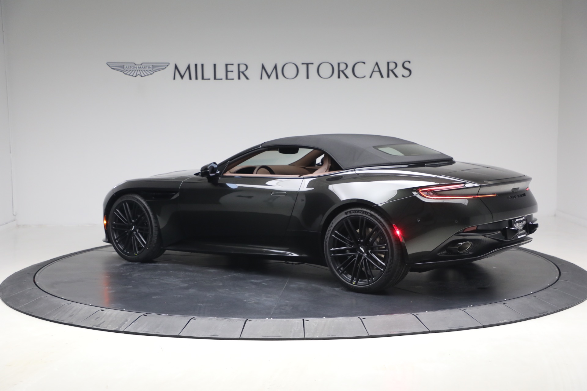 New-2026-Aston-Martin-DB12-Volante