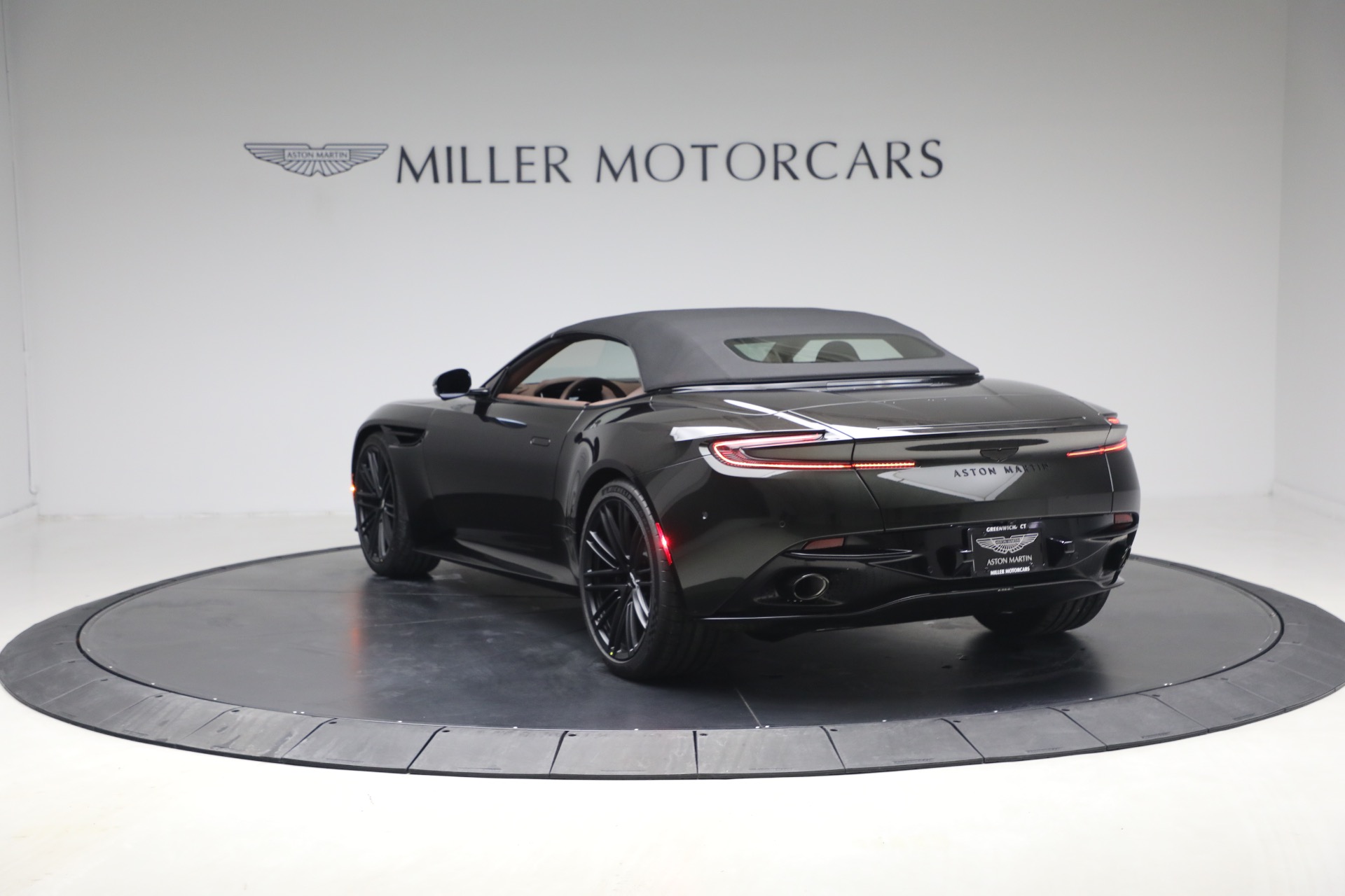 New-2026-Aston-Martin-DB12-Volante