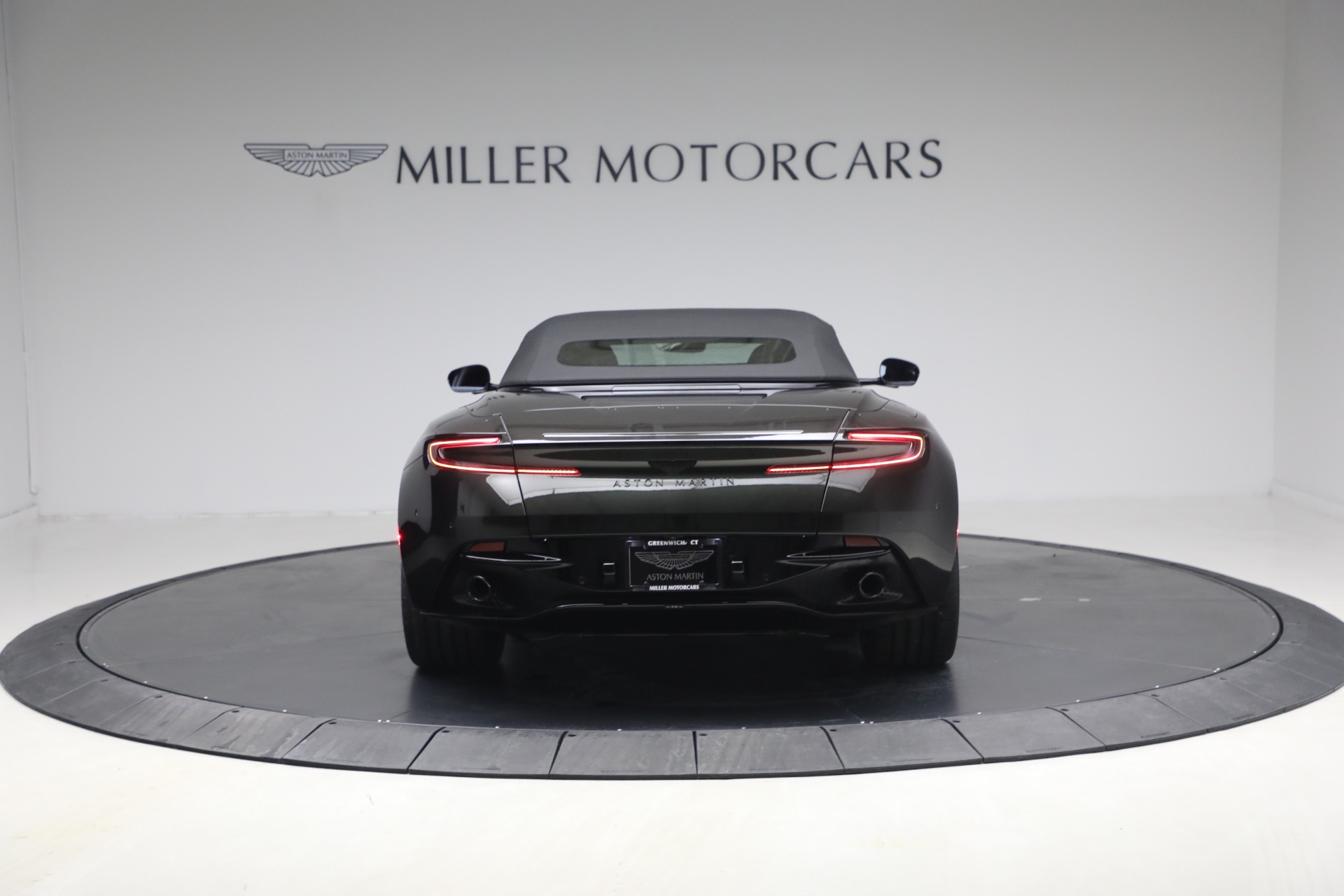 New-2026-Aston-Martin-DB12-Volante