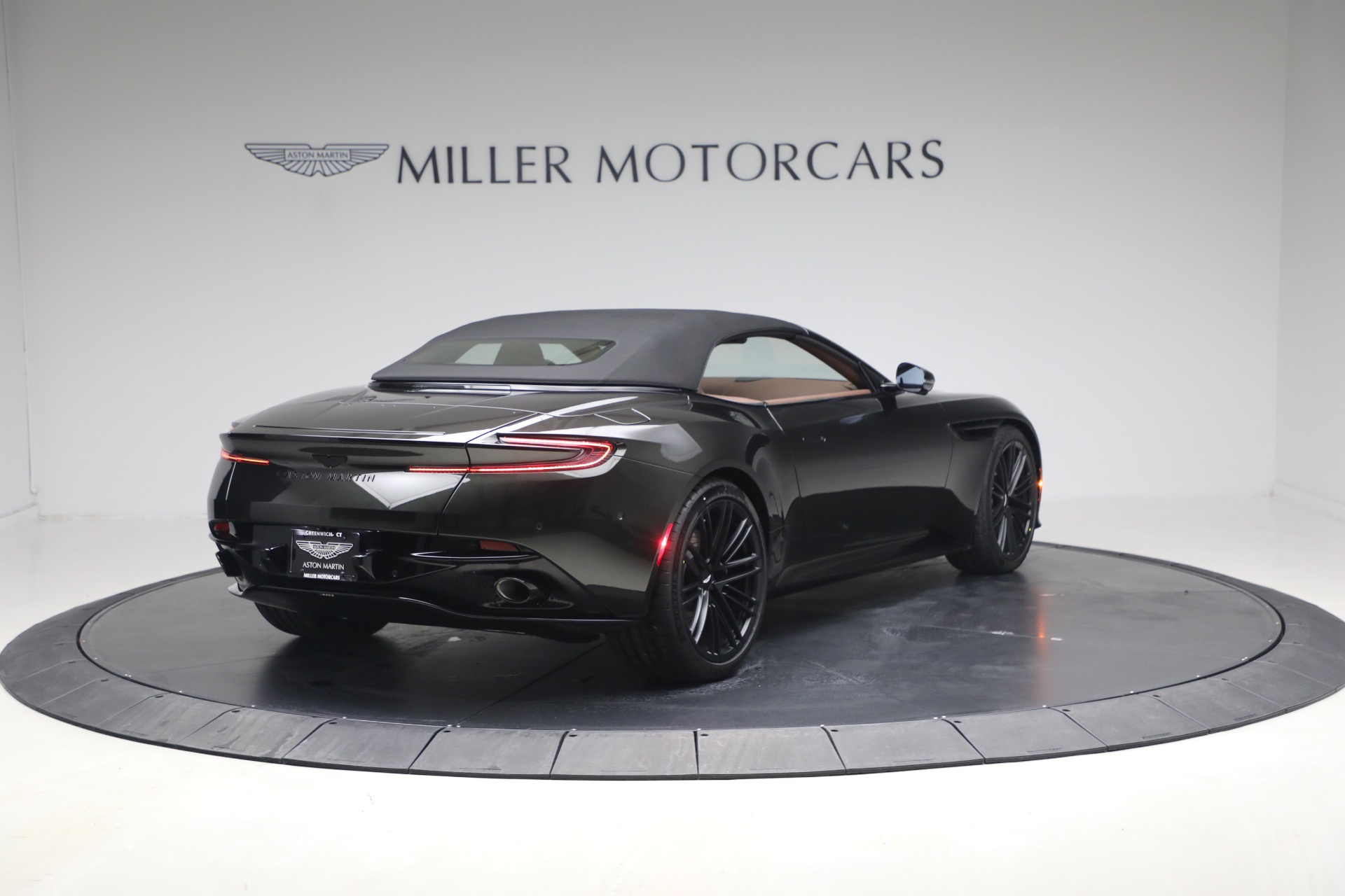 New-2026-Aston-Martin-DB12-Volante