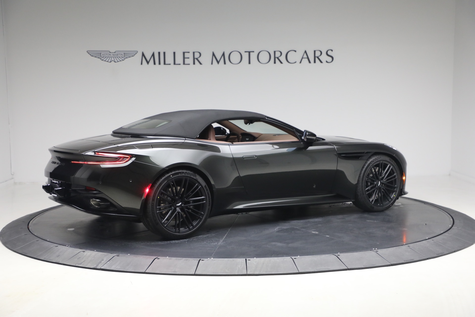 New-2026-Aston-Martin-DB12-Volante