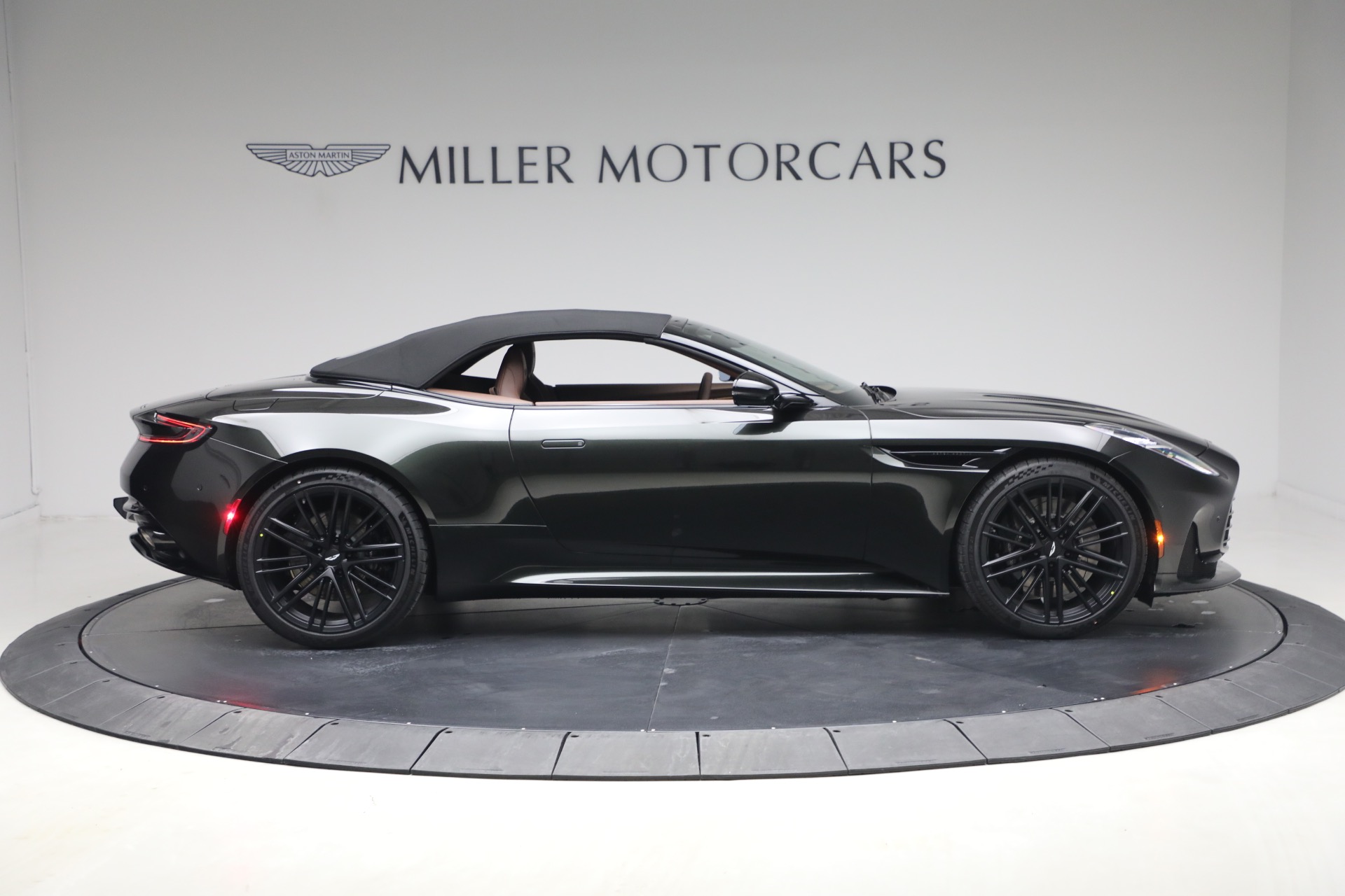 New-2026-Aston-Martin-DB12-Volante