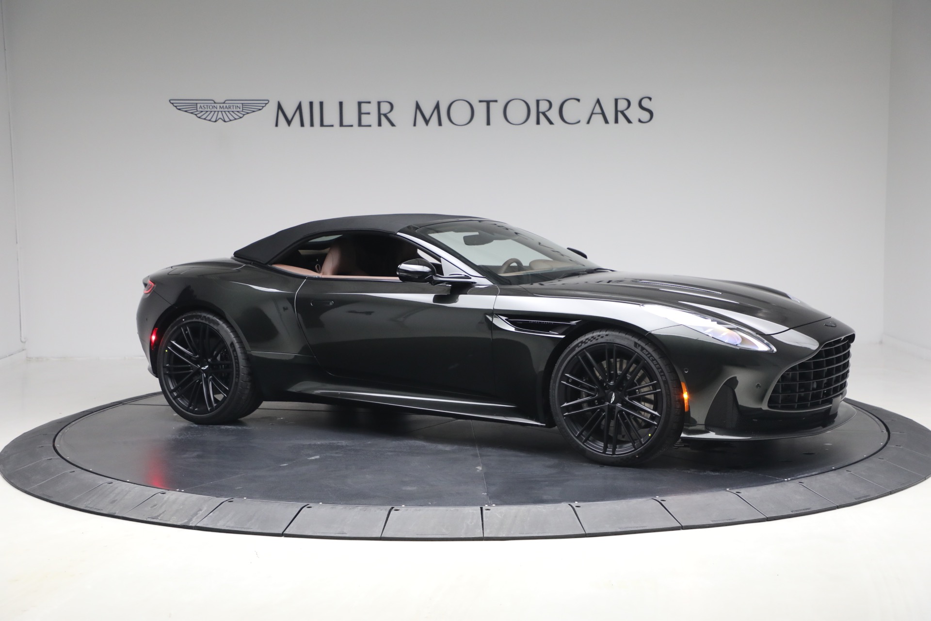 New-2026-Aston-Martin-DB12-Volante