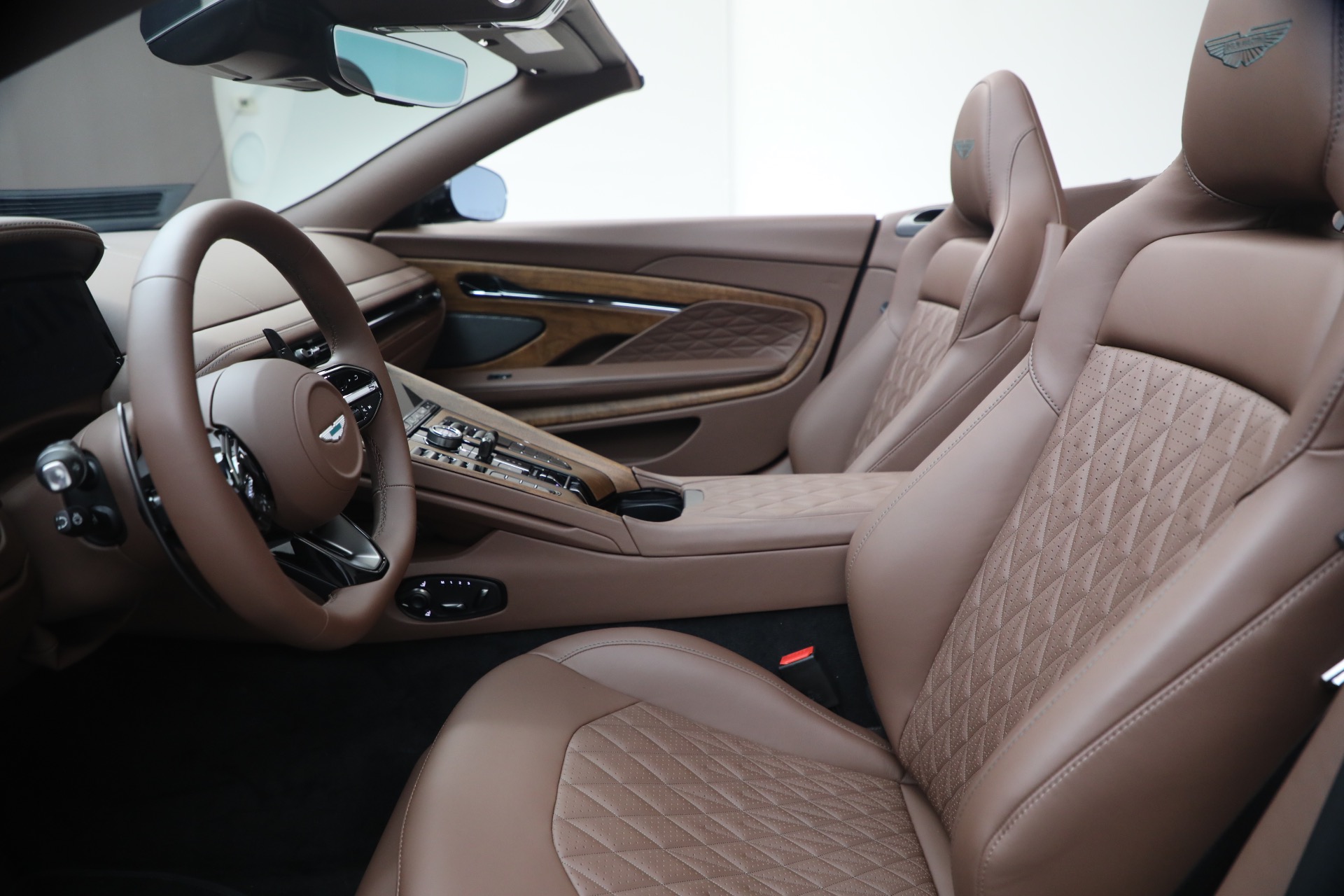New-2026-Aston-Martin-DB12-Volante