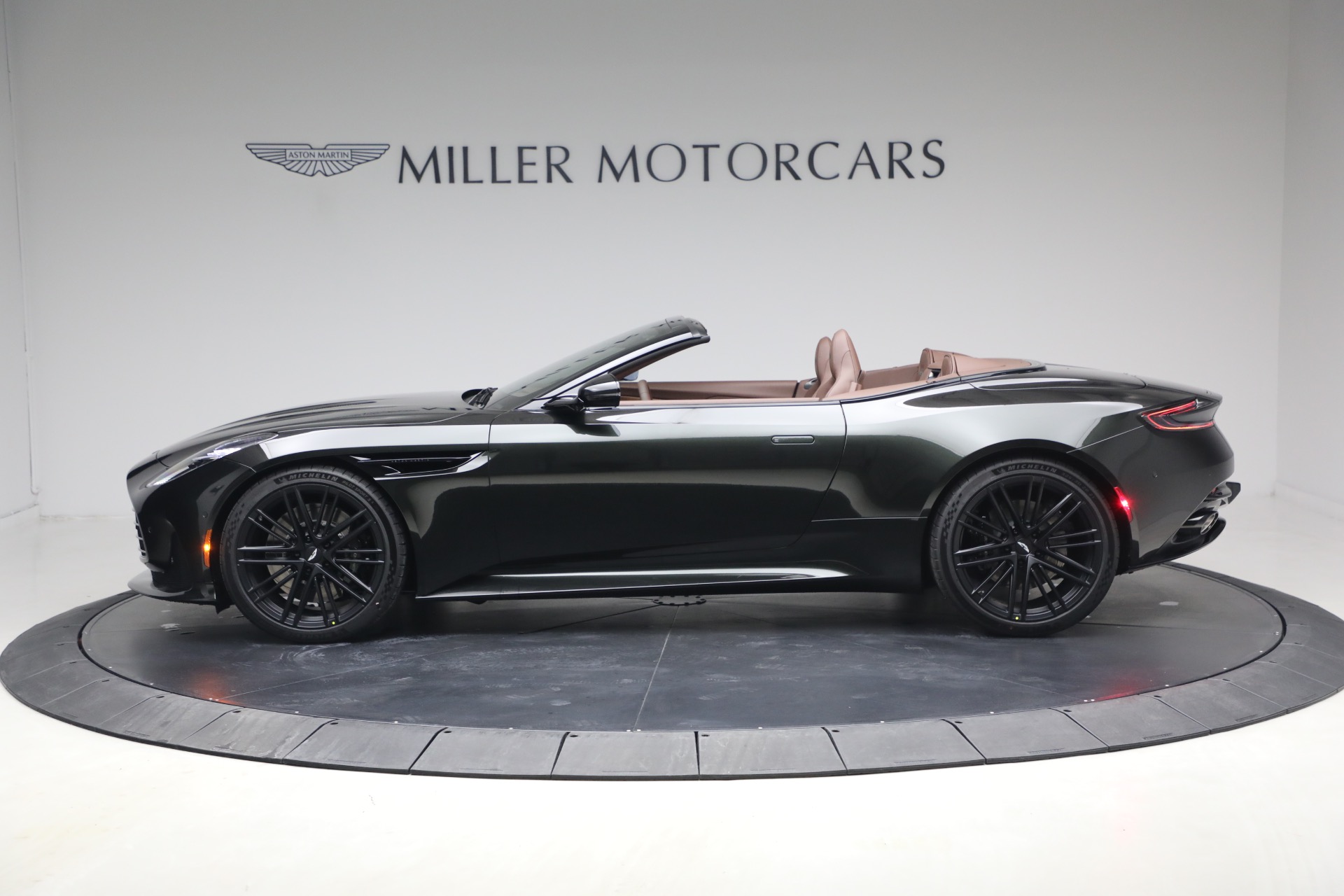 New-2026-Aston-Martin-DB12-Volante