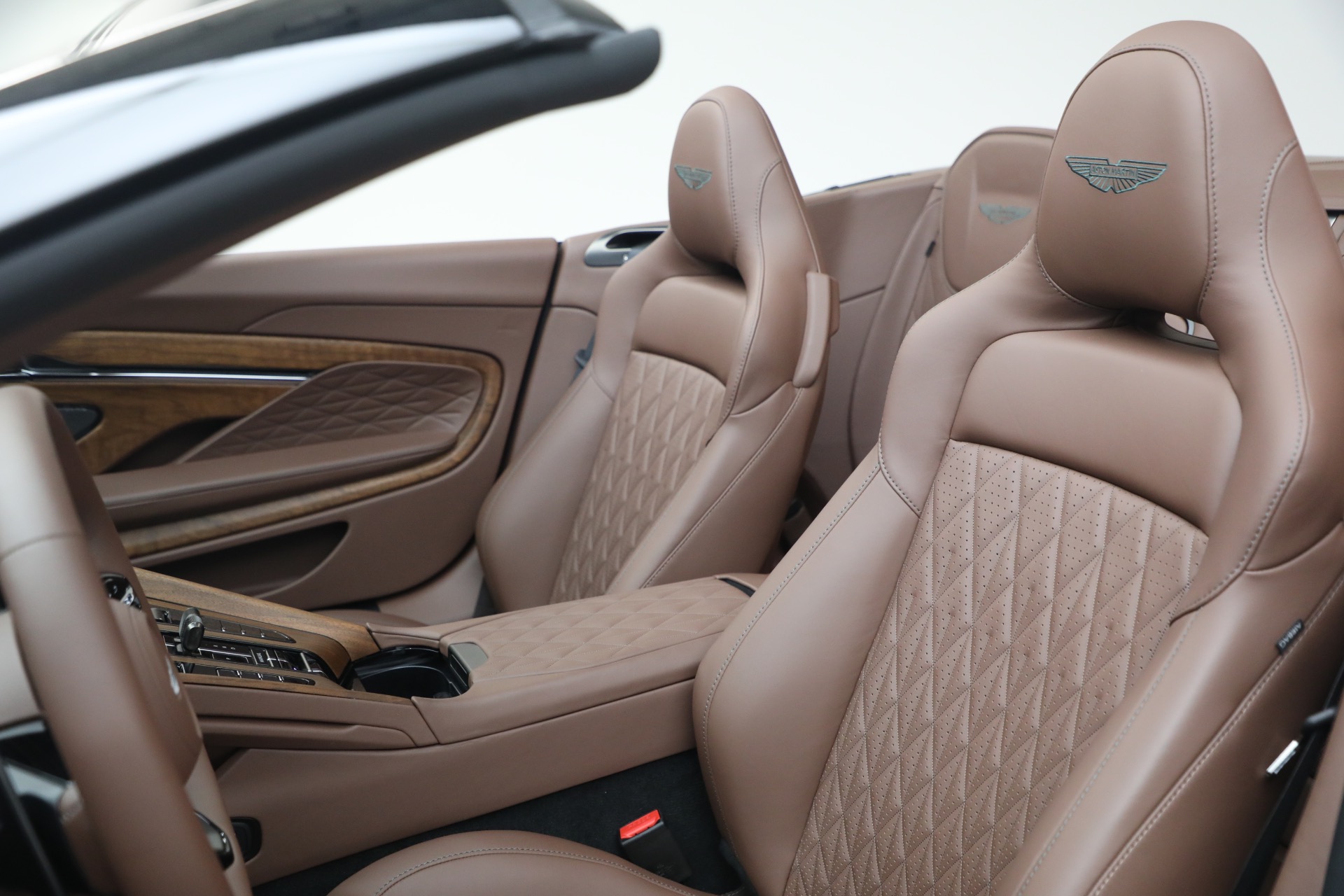 New-2026-Aston-Martin-DB12-Volante