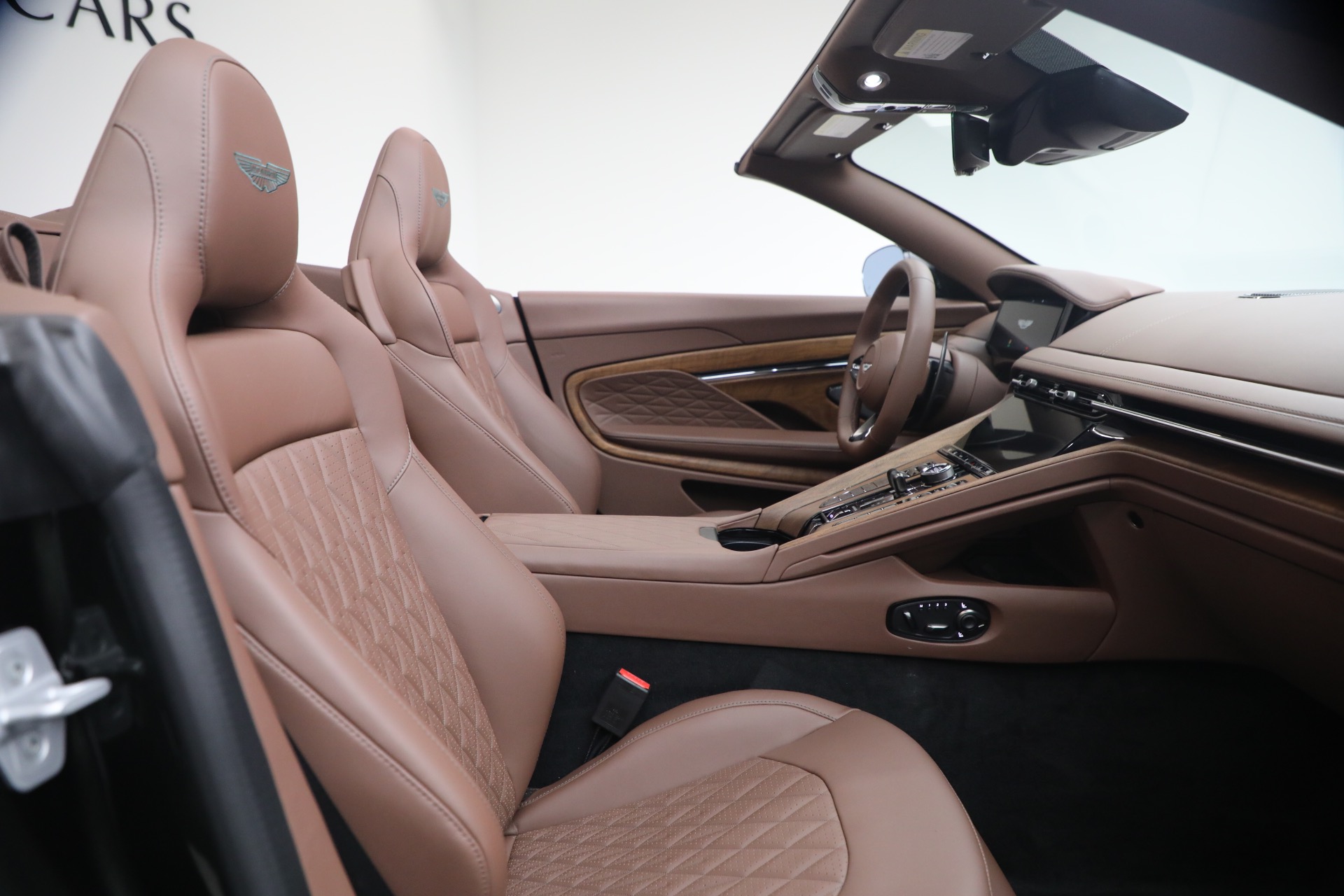 New-2026-Aston-Martin-DB12-Volante