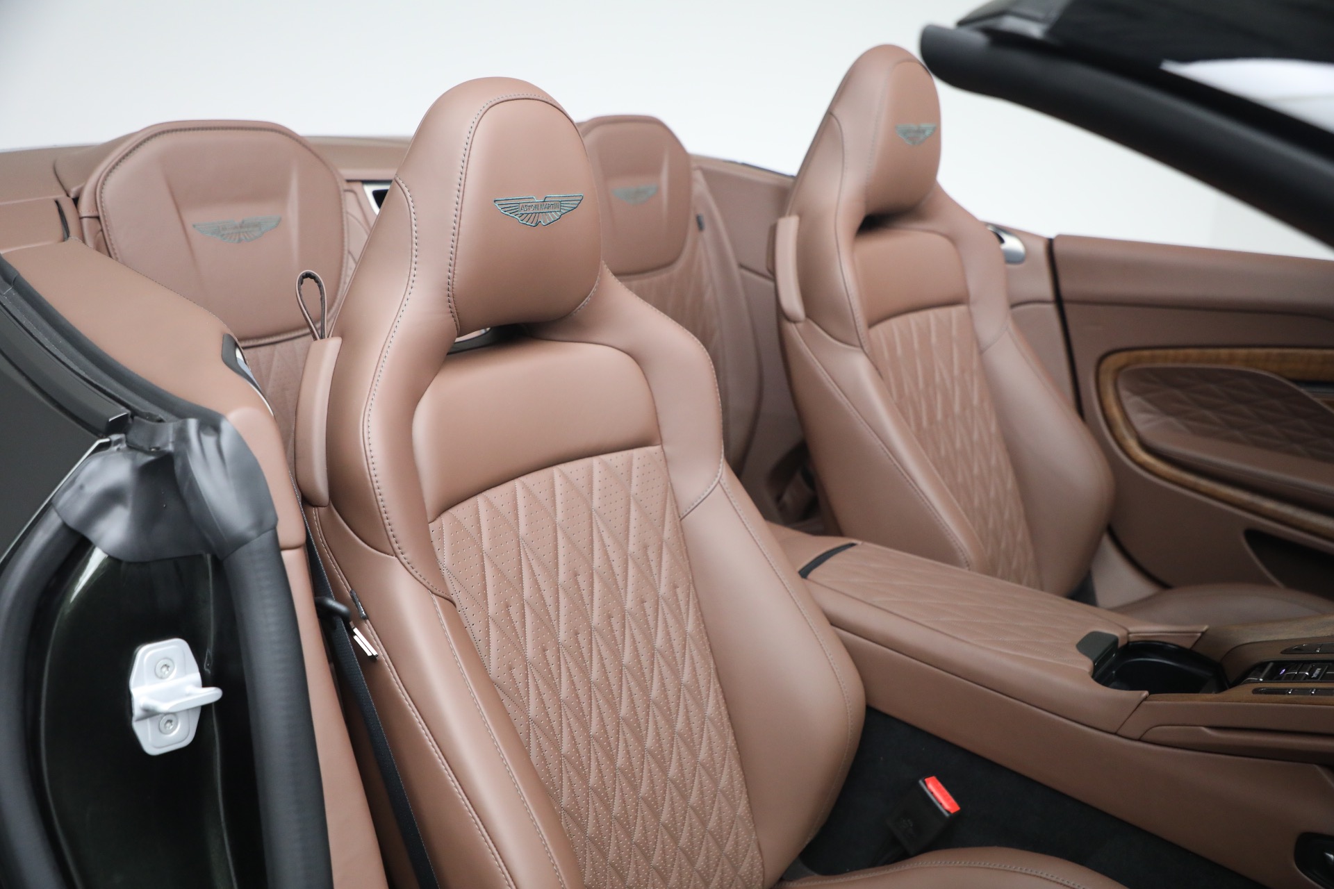 New-2026-Aston-Martin-DB12-Volante