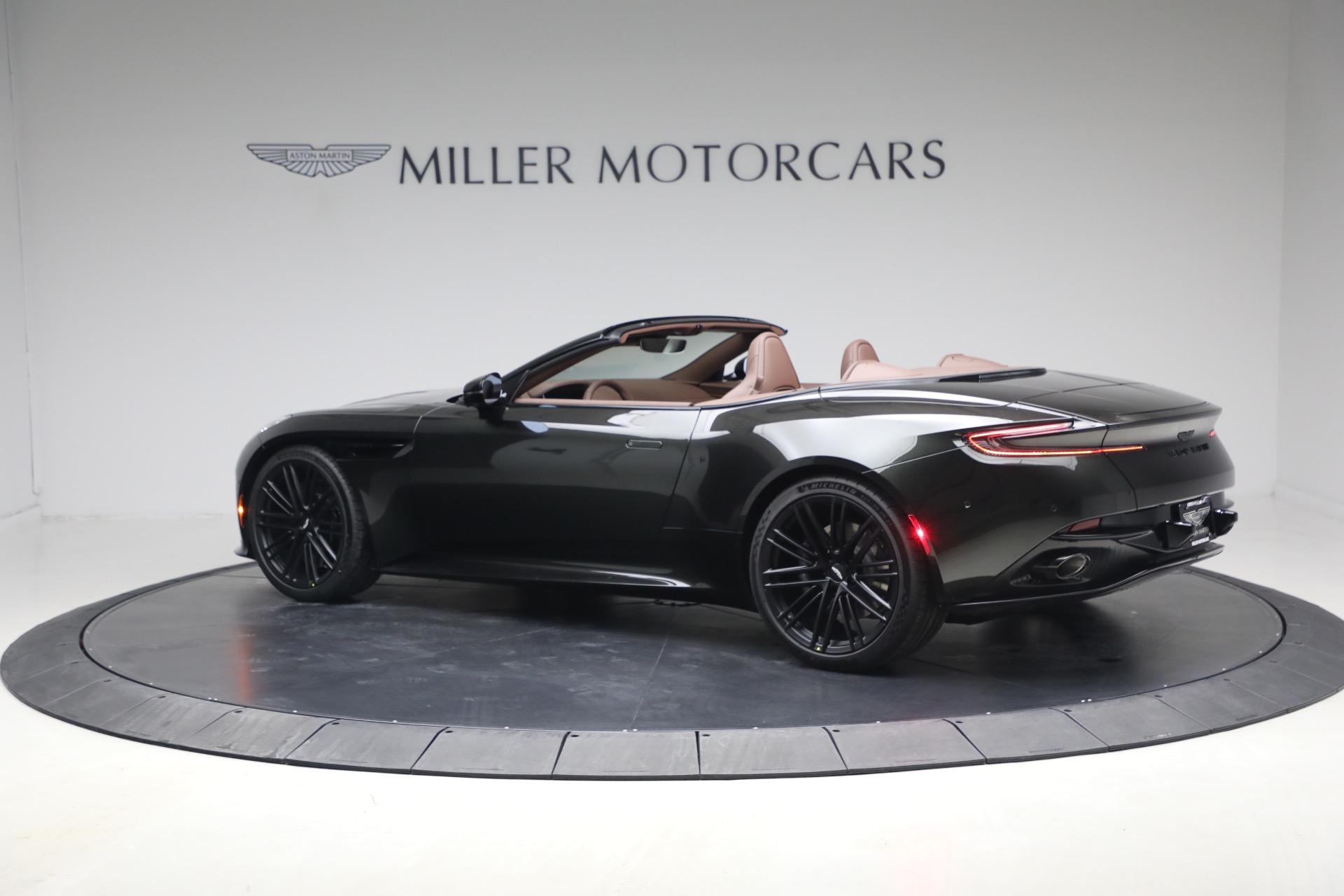 New-2026-Aston-Martin-DB12-Volante