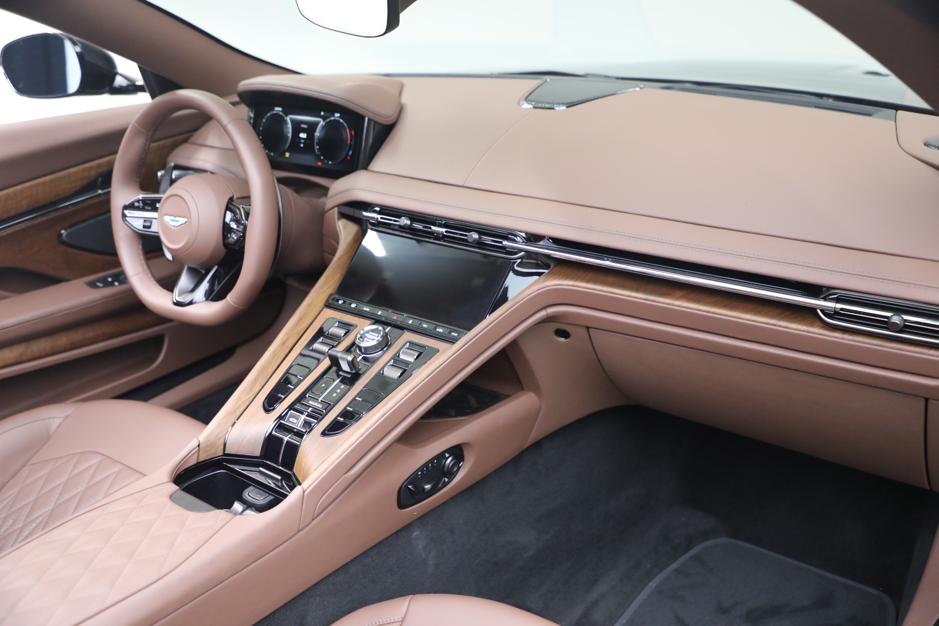 New-2026-Aston-Martin-DB12-Volante