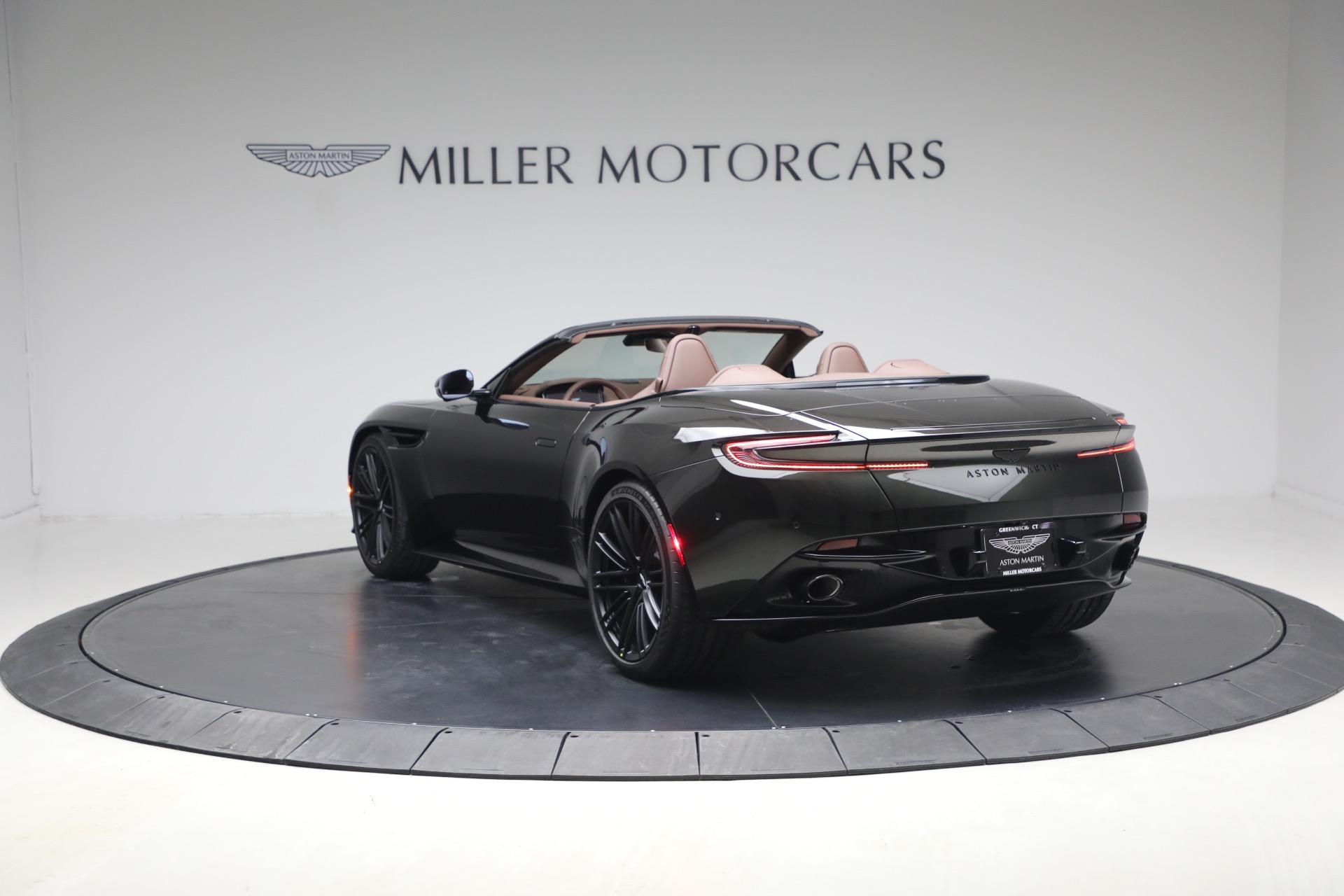 New-2026-Aston-Martin-DB12-Volante