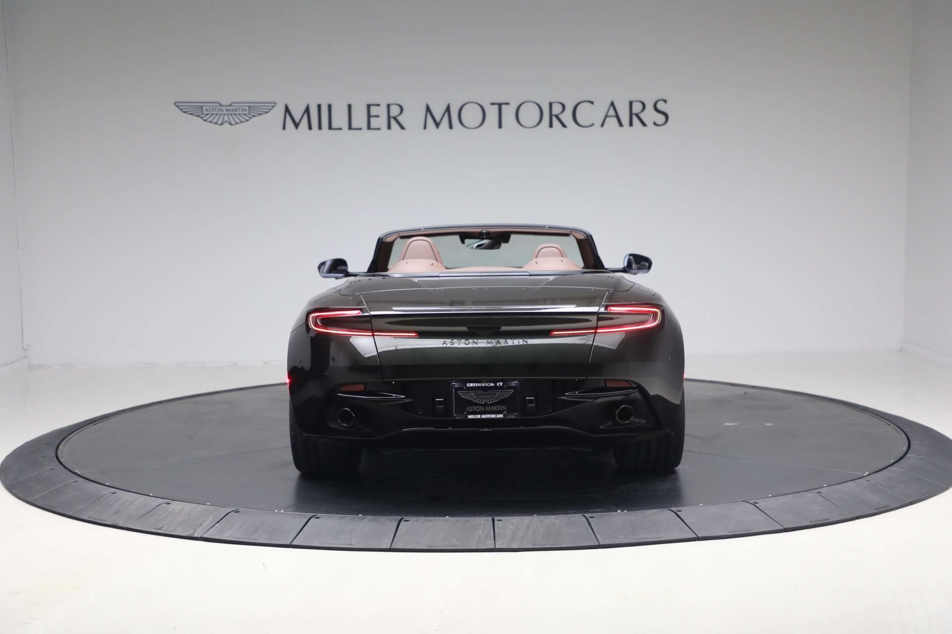 New-2026-Aston-Martin-DB12-Volante