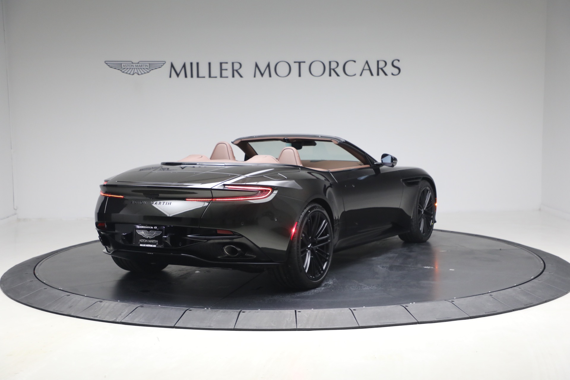 New-2026-Aston-Martin-DB12-Volante