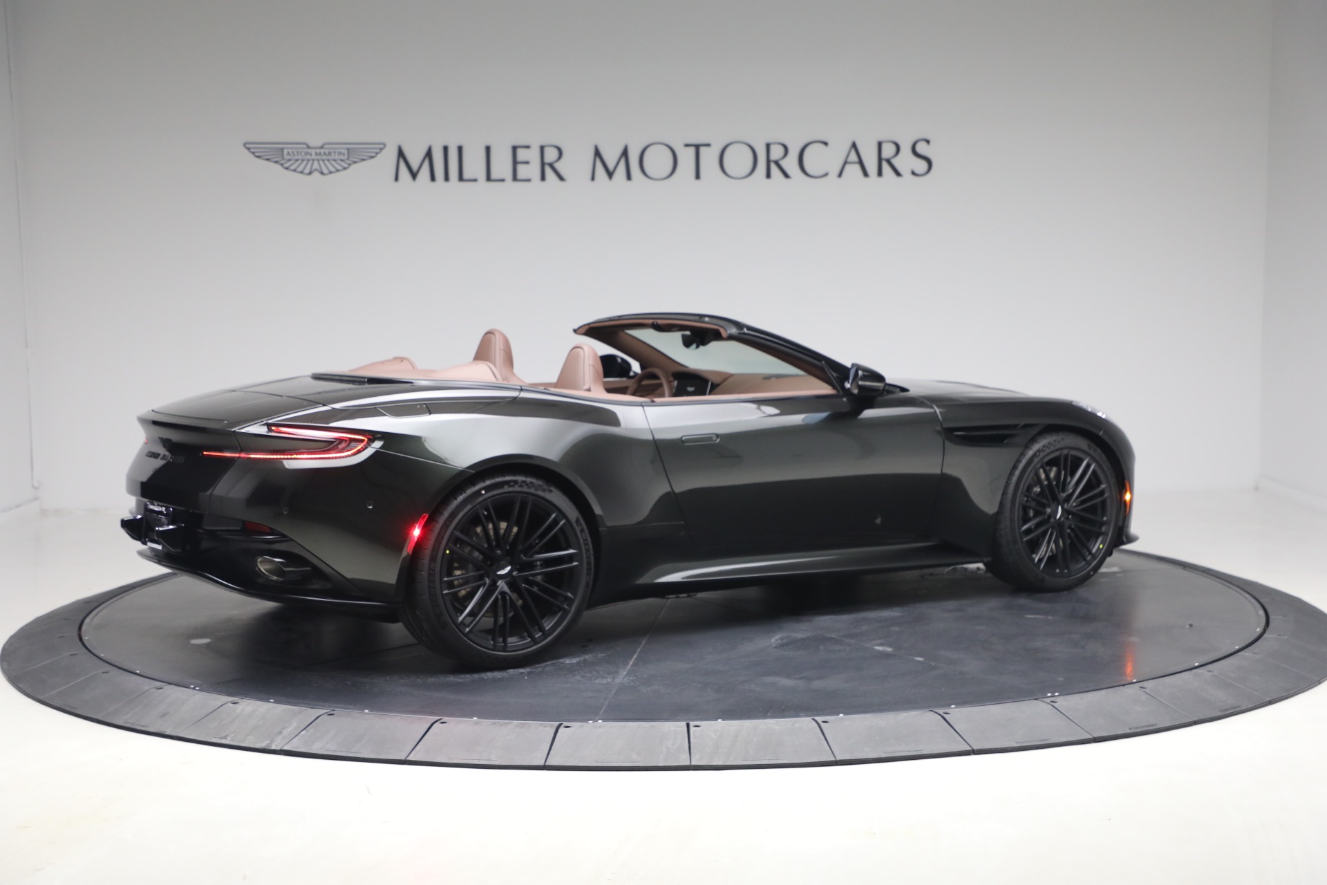 New-2026-Aston-Martin-DB12-Volante