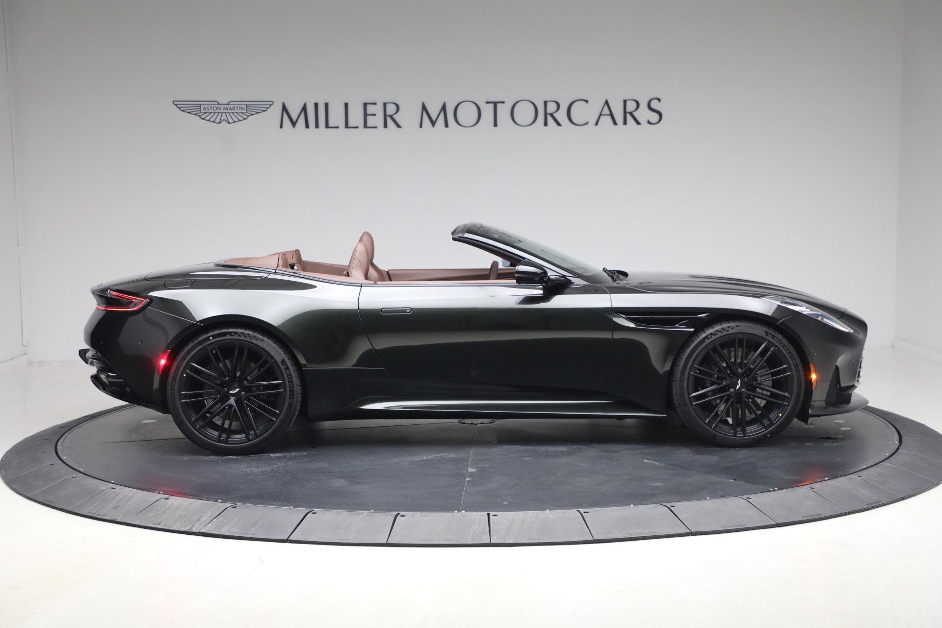 New-2026-Aston-Martin-DB12-Volante