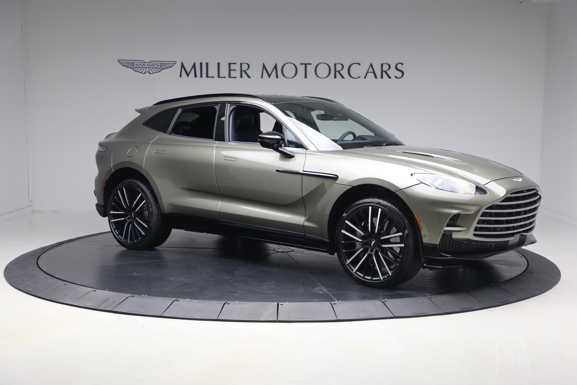 New-2026-Aston-Martin-DBX-707