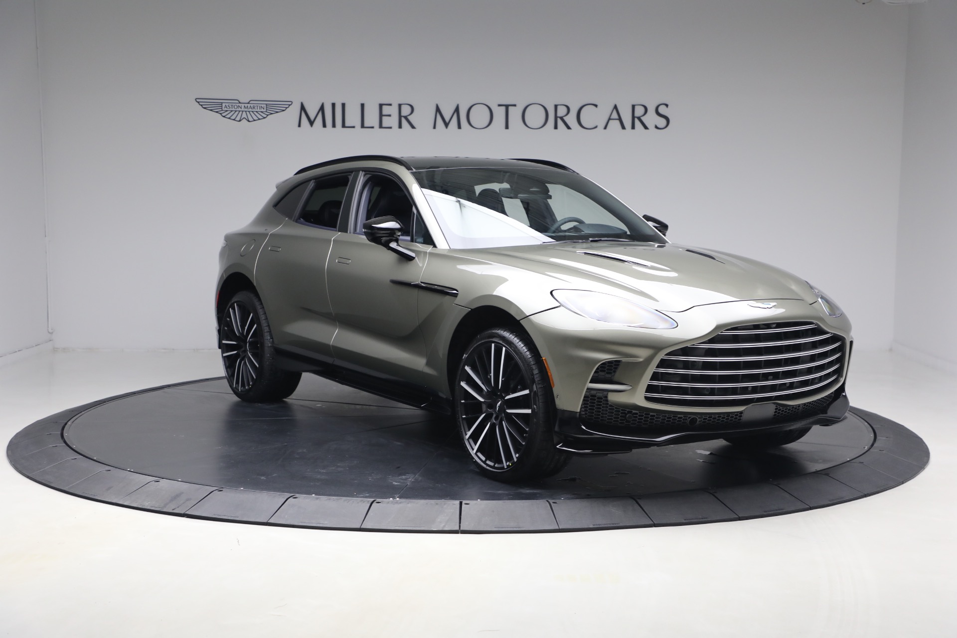 New-2026-Aston-Martin-DBX-707