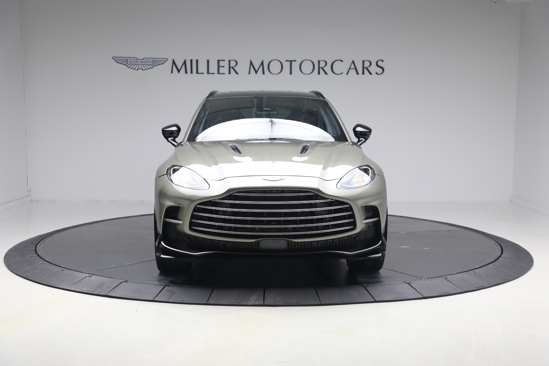 New-2026-Aston-Martin-DBX-707