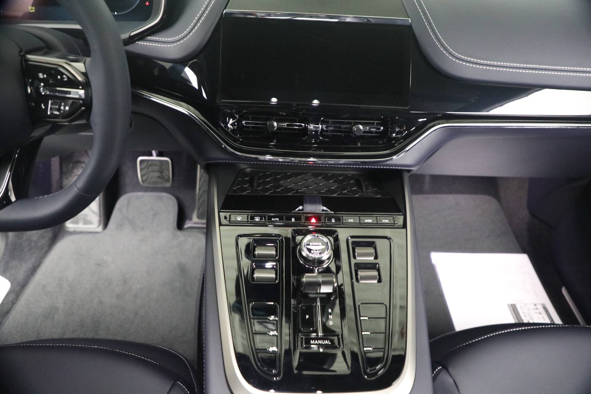 New-2026-Aston-Martin-DBX-707