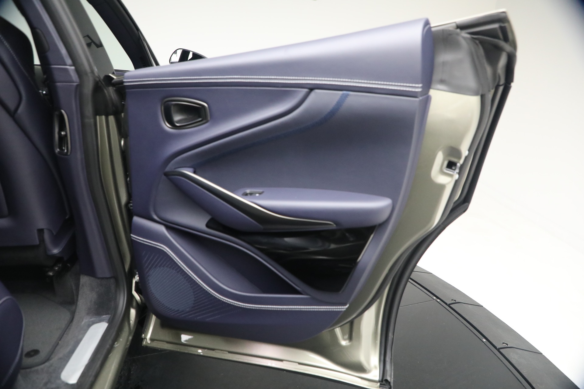 New-2026-Aston-Martin-DBX-707