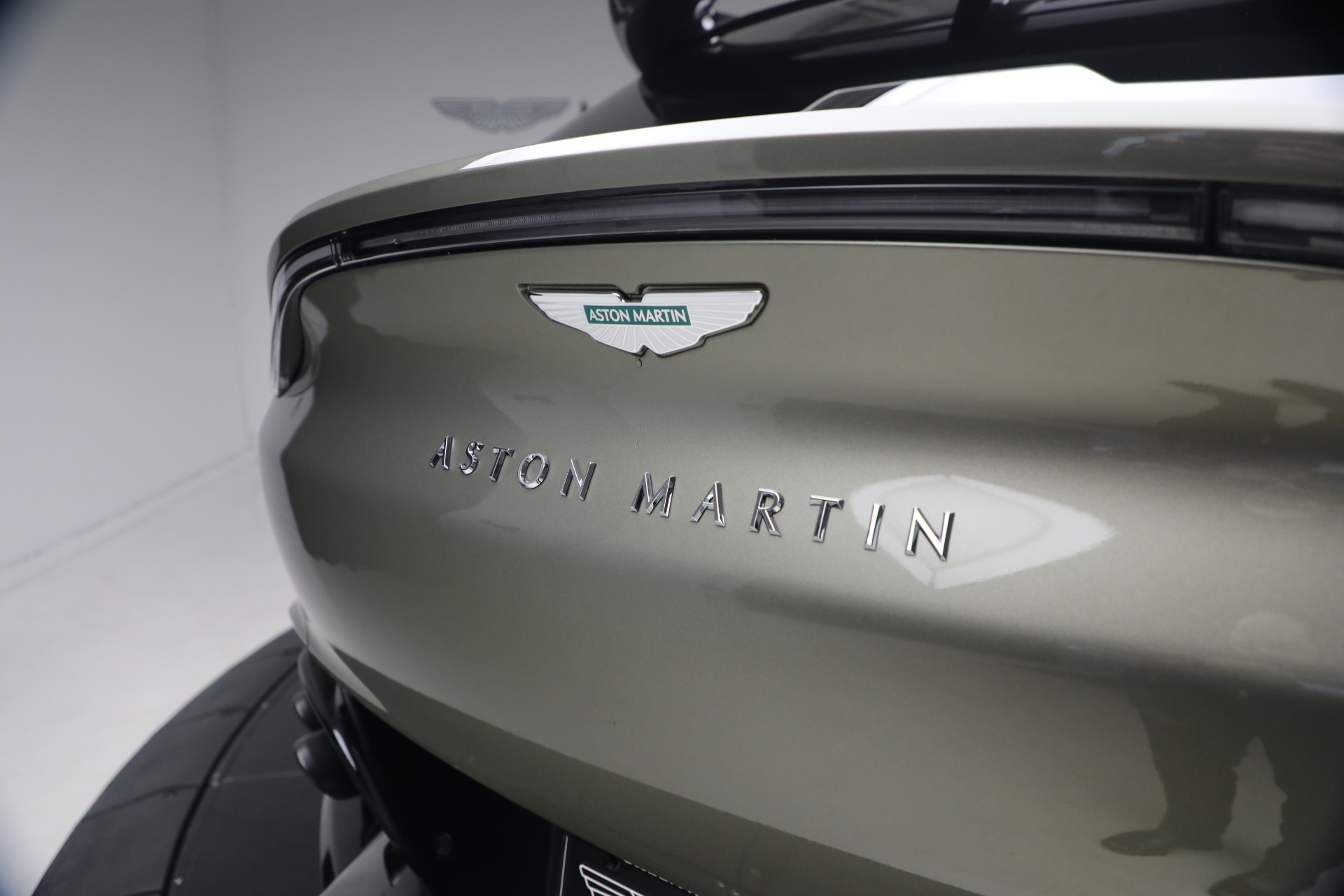 New-2026-Aston-Martin-DBX-707