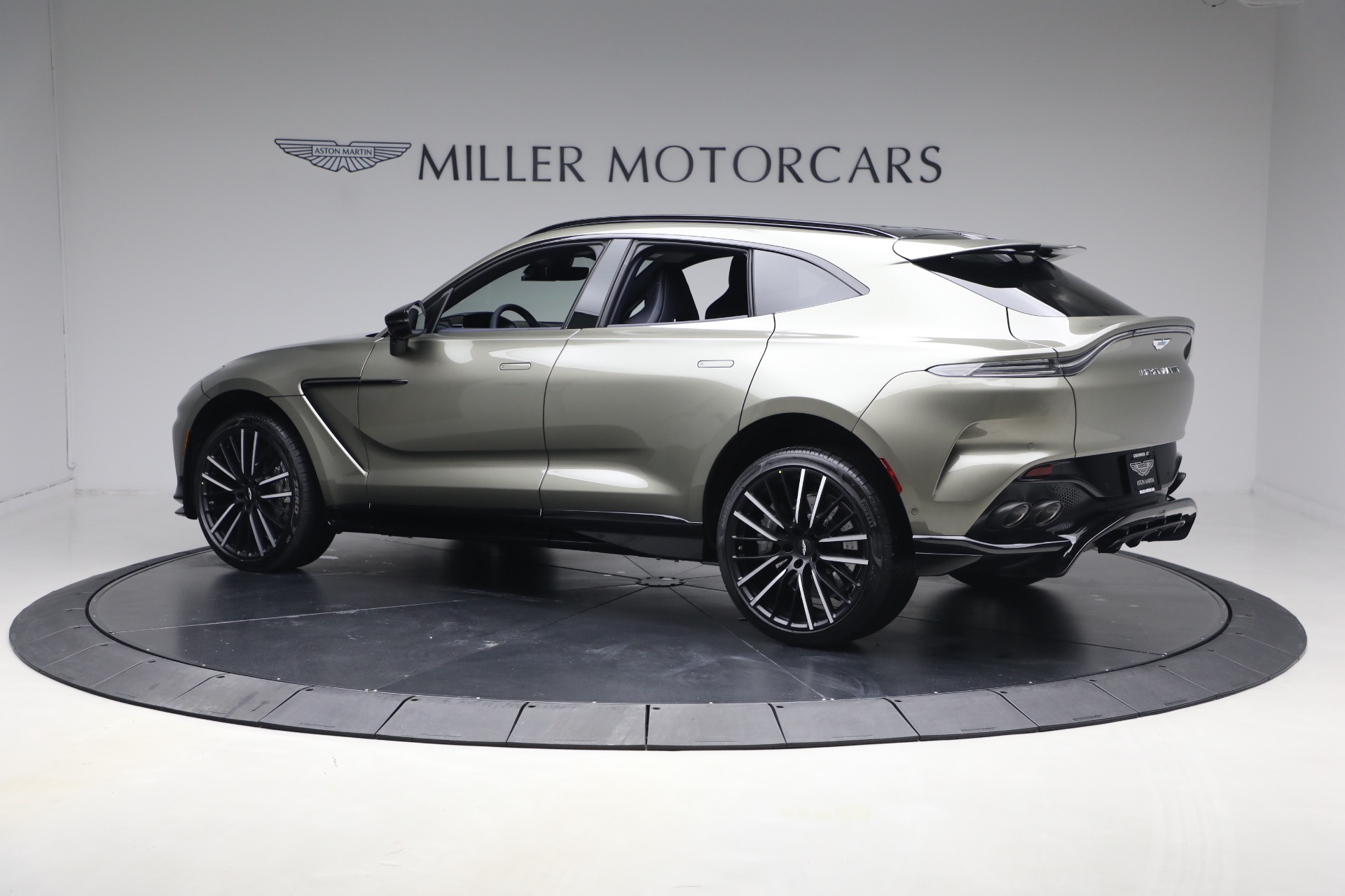 New-2026-Aston-Martin-DBX-707