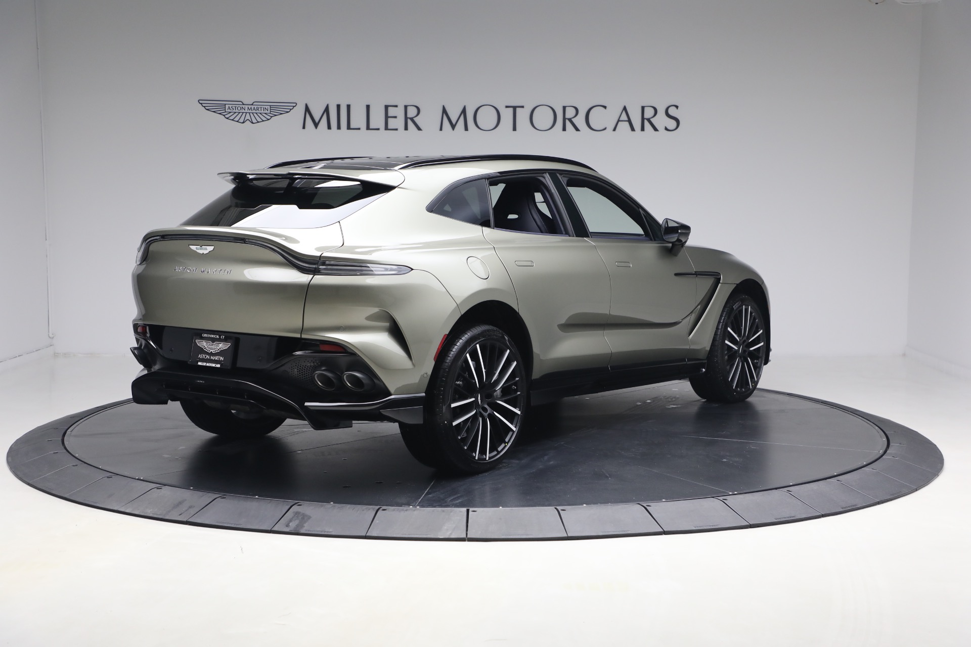 New-2026-Aston-Martin-DBX-707