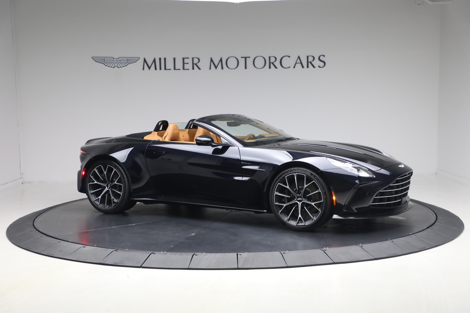 New-2026-Aston-Martin-Vantage-Roadster