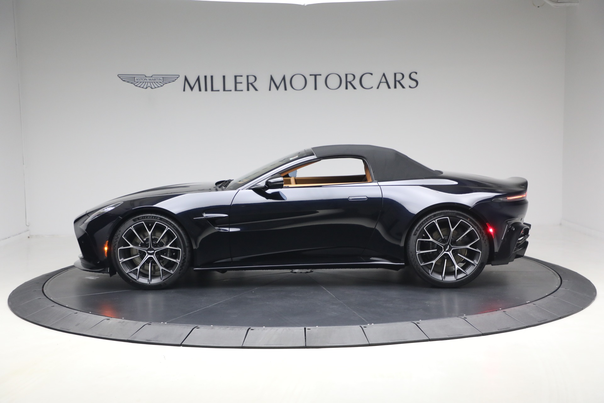 New-2026-Aston-Martin-Vantage-Roadster
