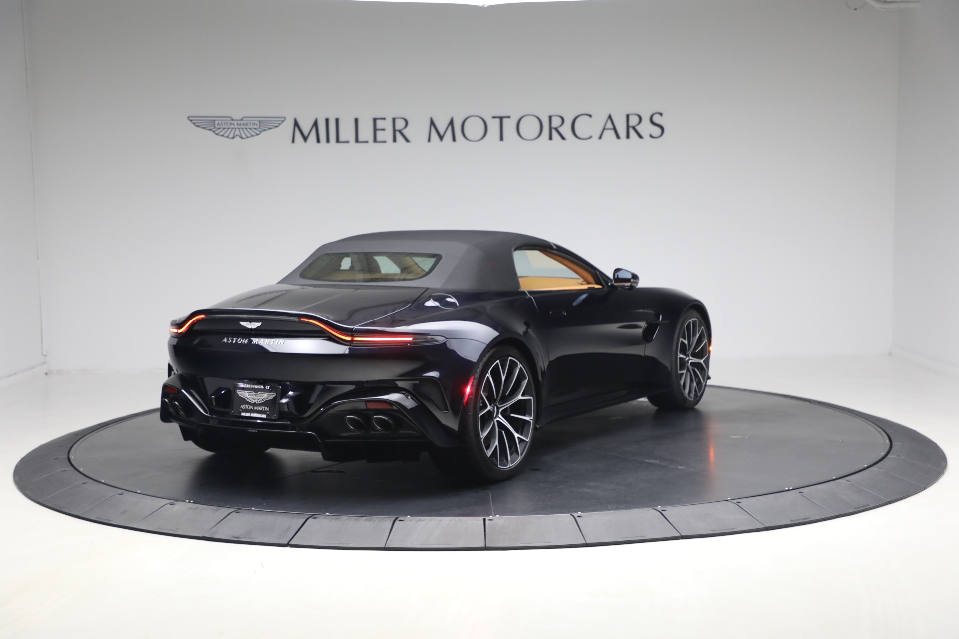 New-2026-Aston-Martin-Vantage-Roadster