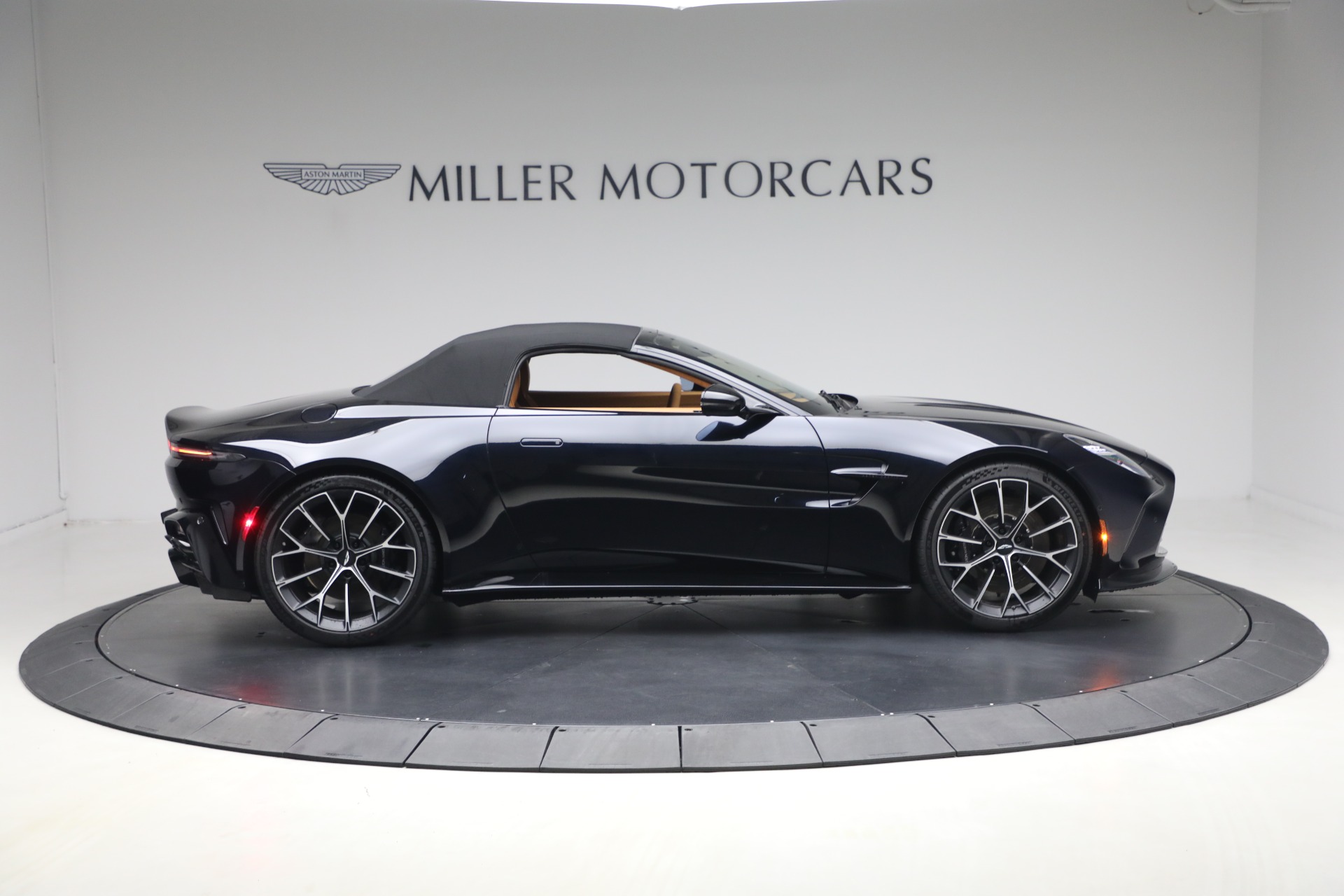 New-2026-Aston-Martin-Vantage-Roadster