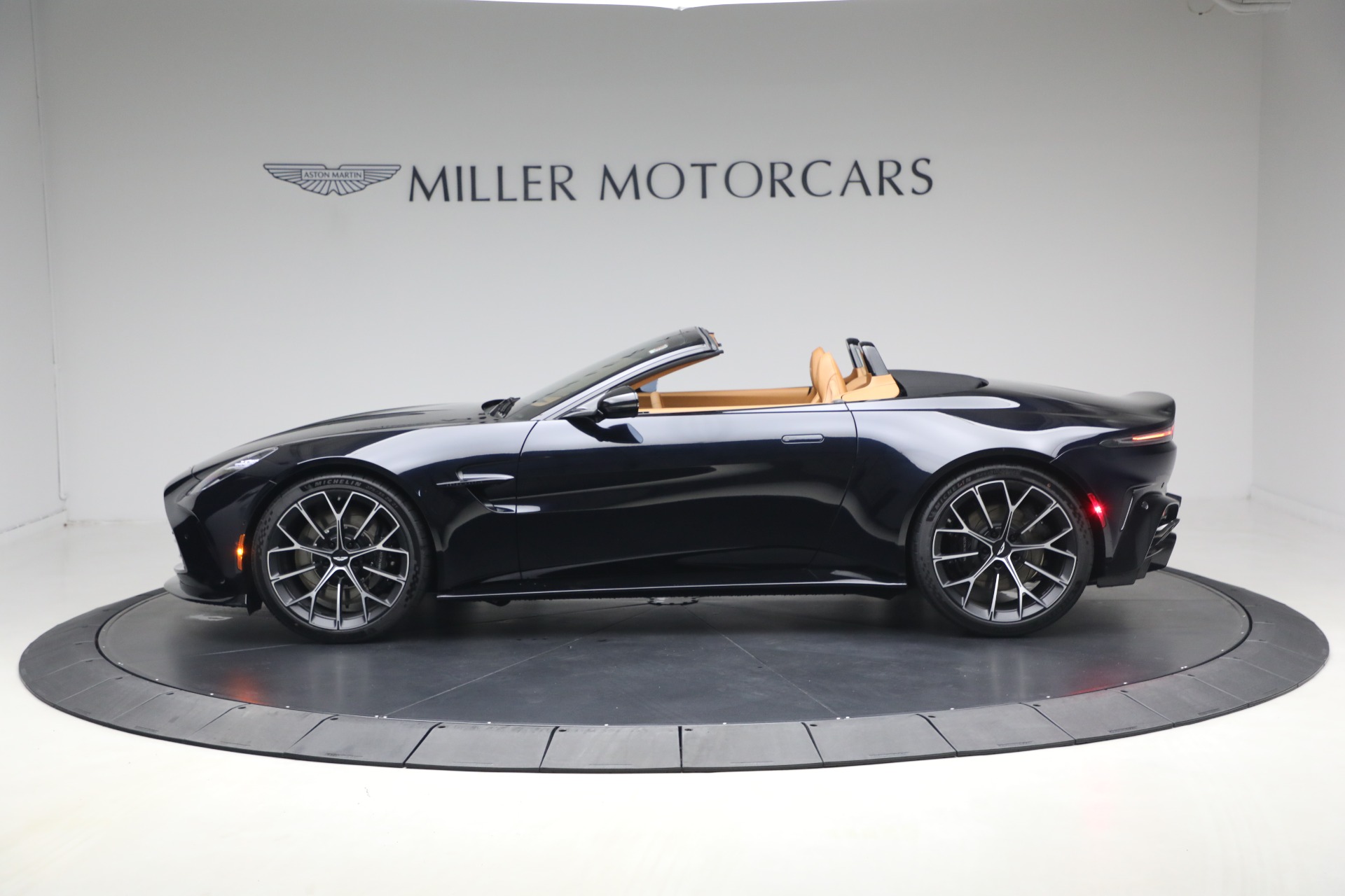 New-2026-Aston-Martin-Vantage-Roadster