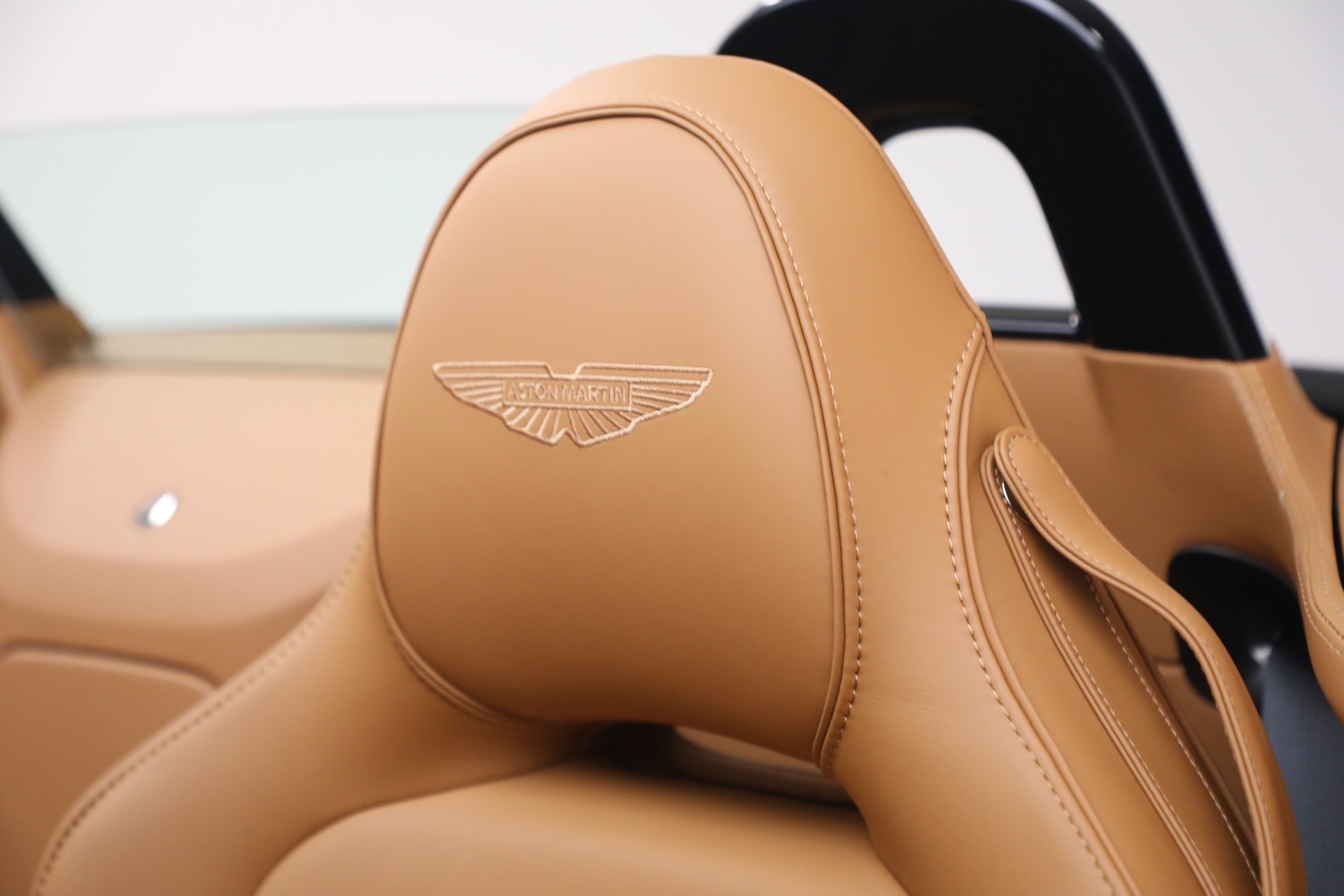 New-2026-Aston-Martin-Vantage-Roadster