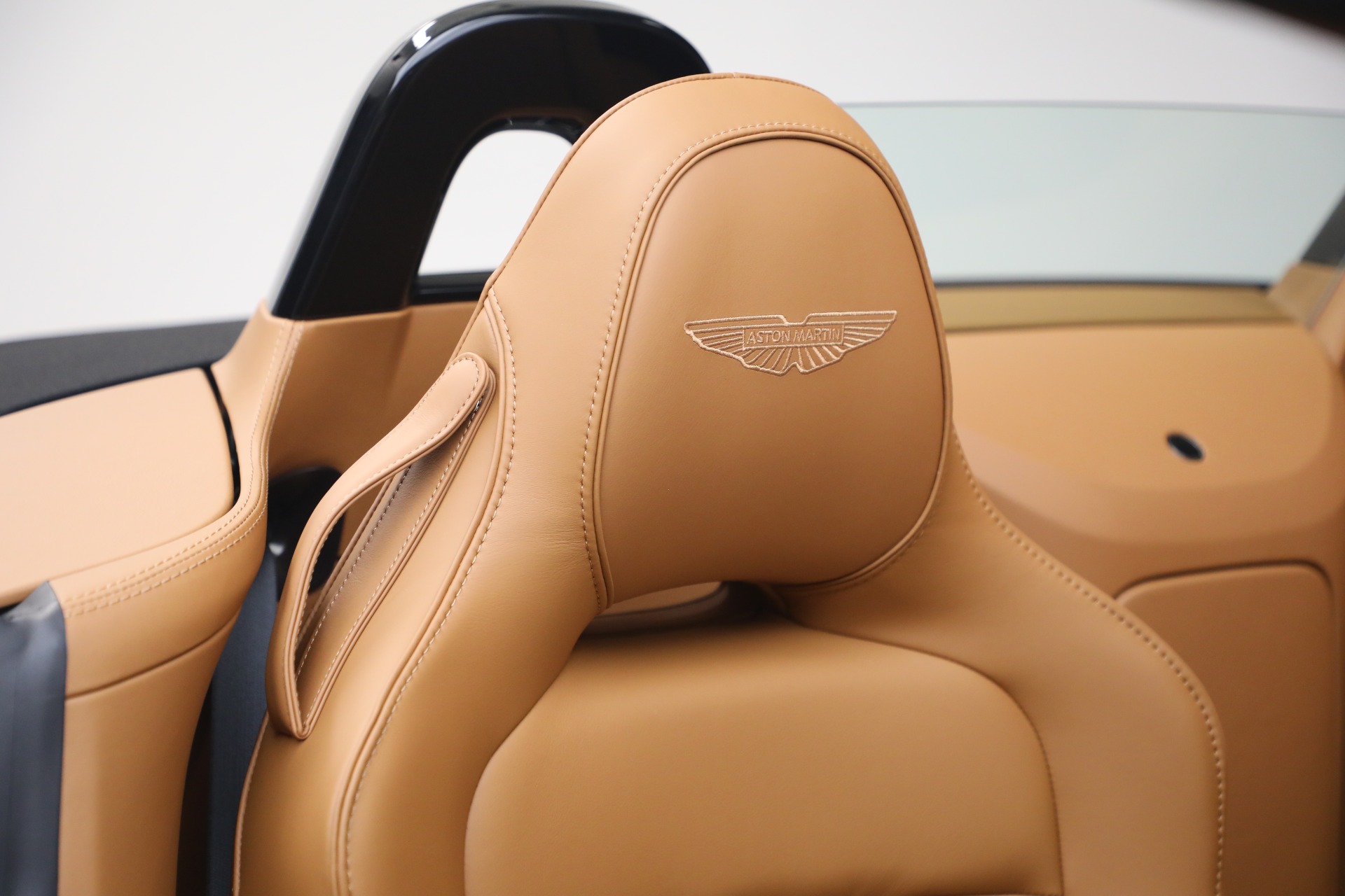 New-2026-Aston-Martin-Vantage-Roadster