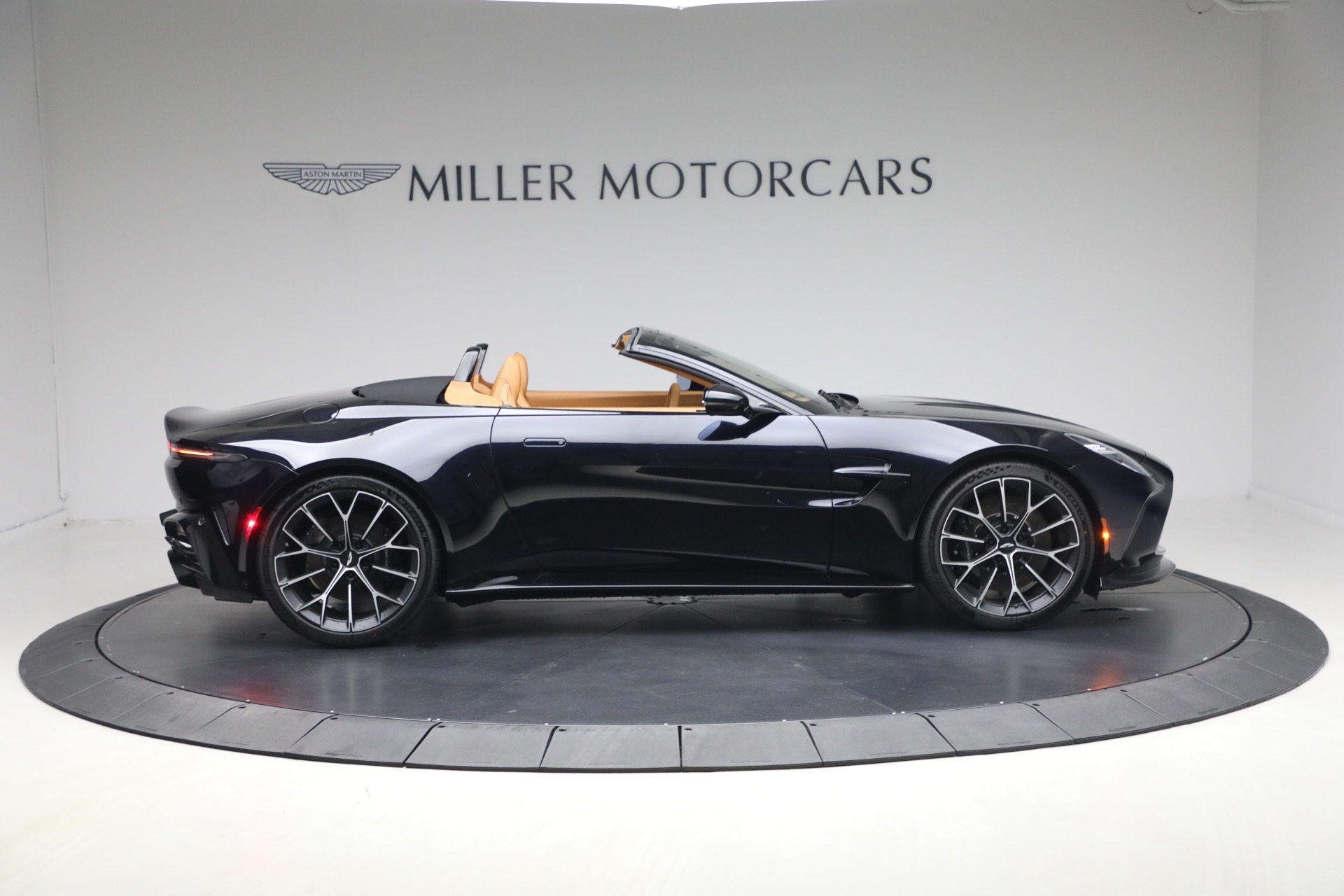 New-2026-Aston-Martin-Vantage-Roadster