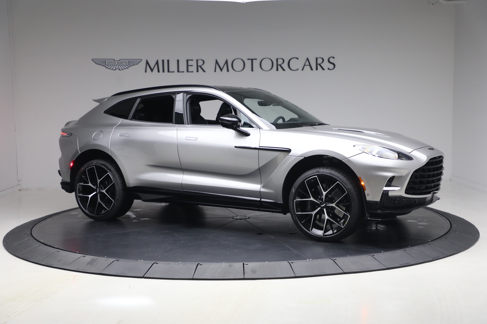 New-2026-Aston-Martin-DBX-707