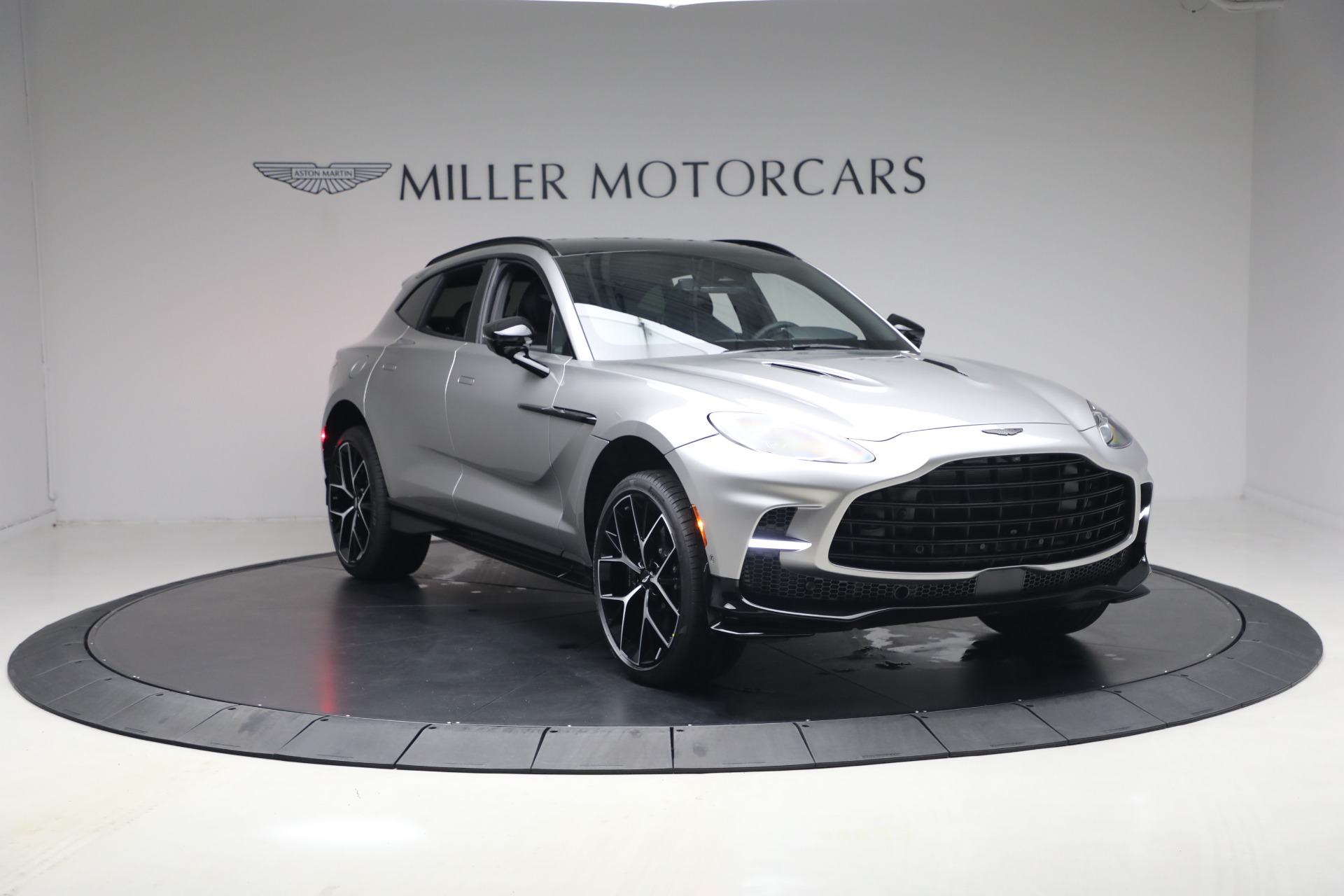 New-2026-Aston-Martin-DBX-707