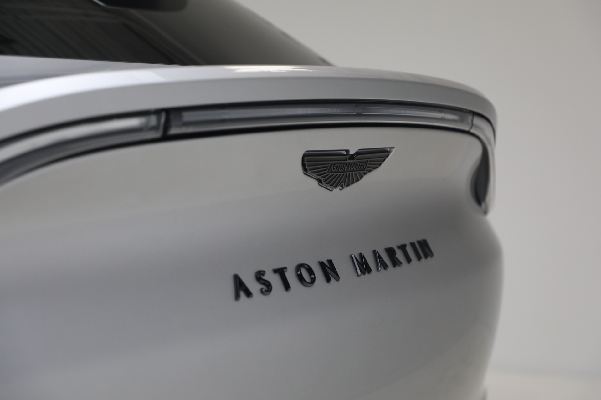 New-2026-Aston-Martin-DBX-707