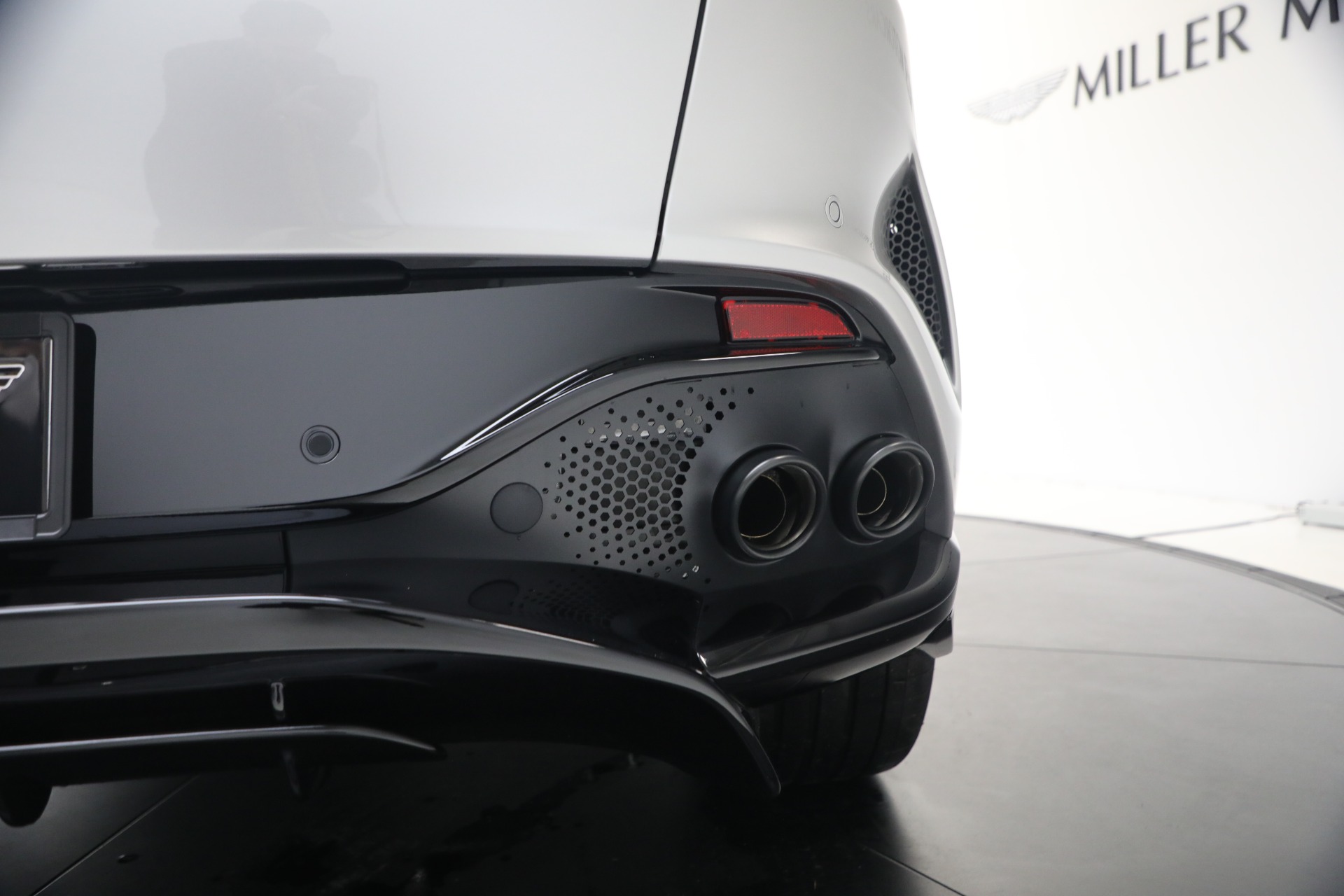 New-2026-Aston-Martin-DBX-707