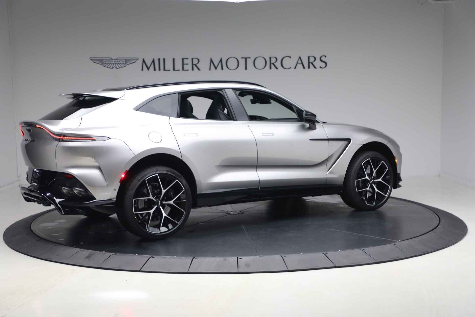 New-2026-Aston-Martin-DBX-707