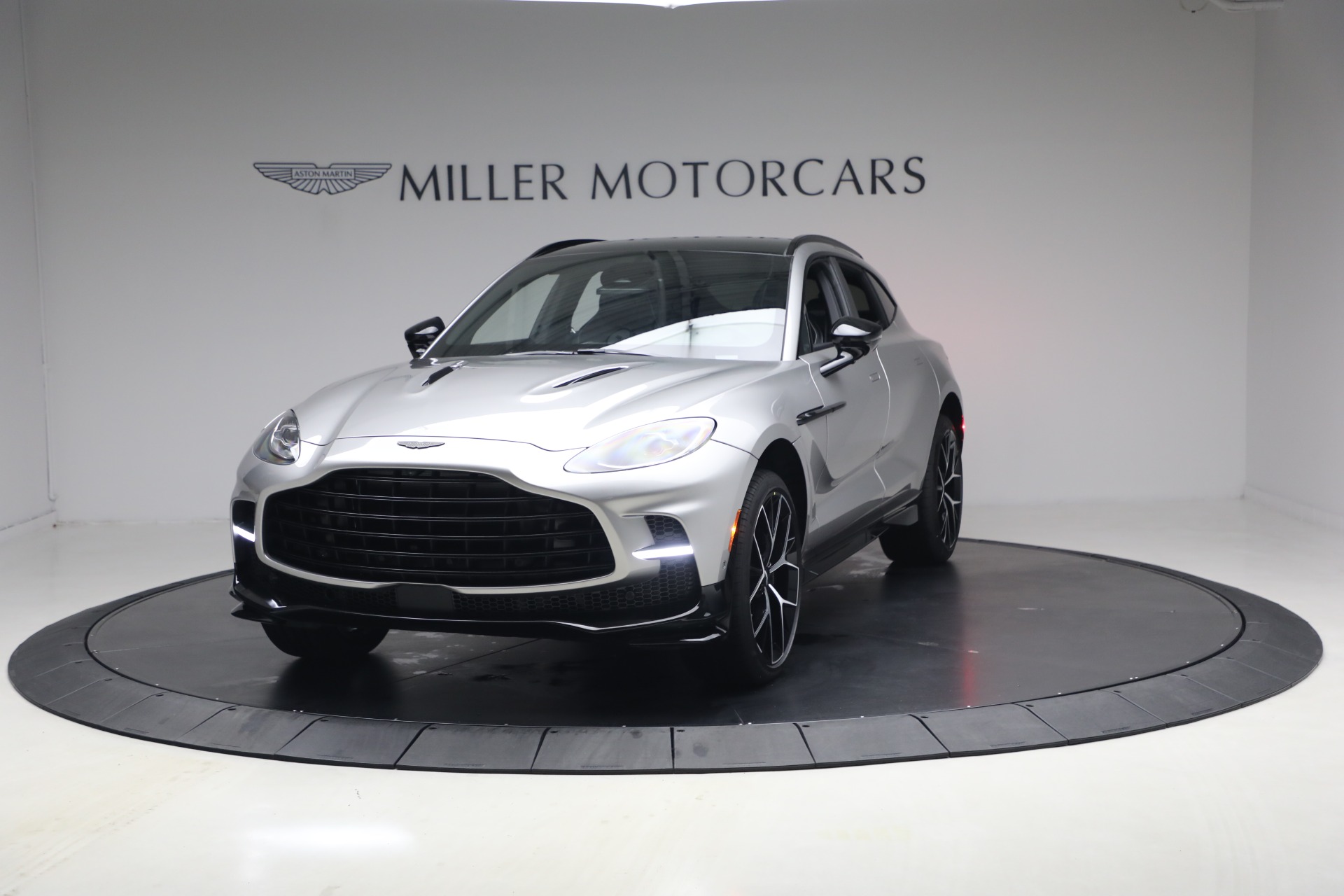 New-2026-Aston-Martin-DBX-707
