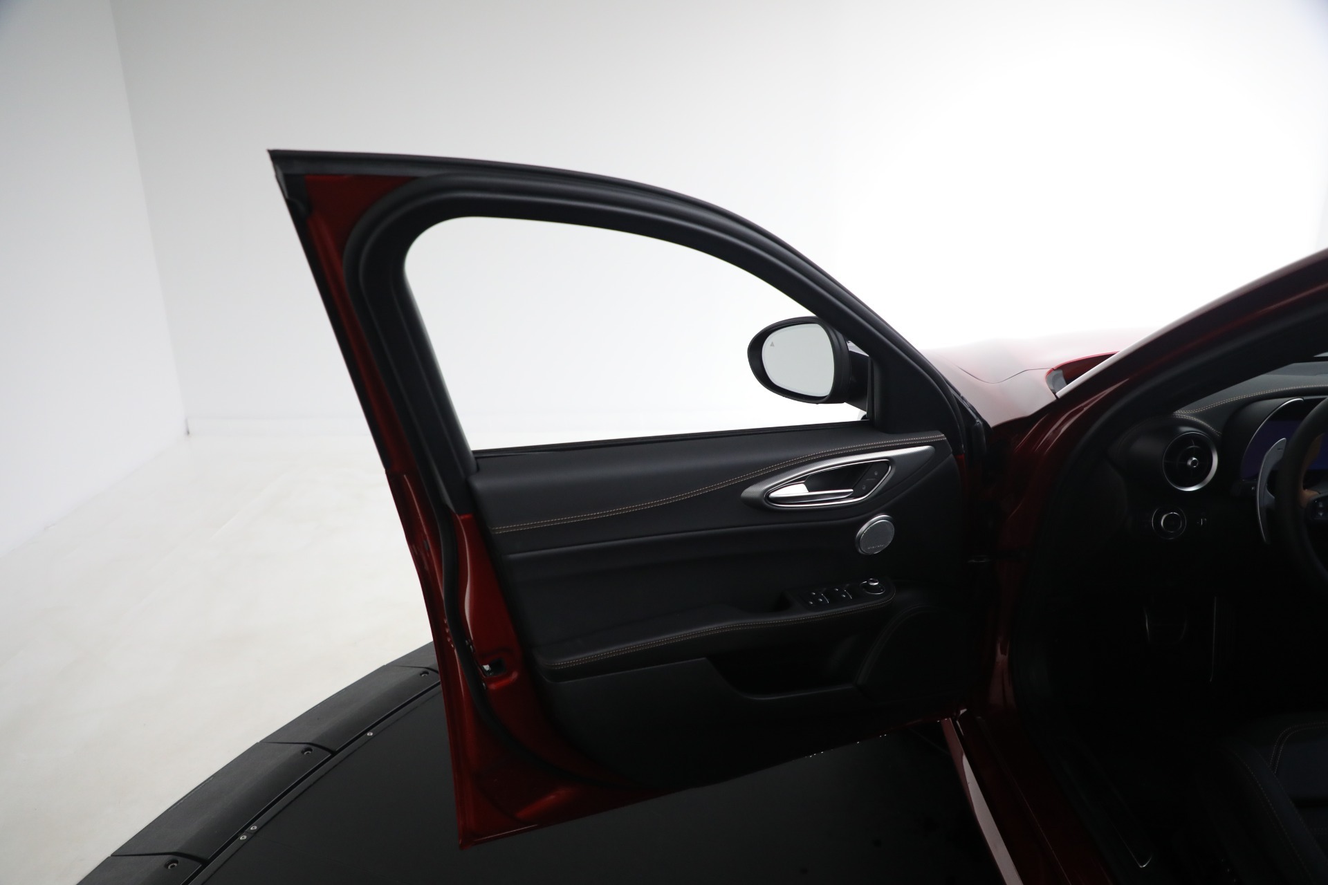 New-2025-Alfa-Romeo-Giulia-Intensa