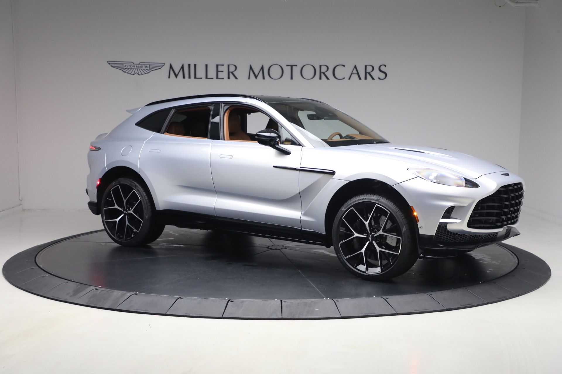 New-2026-Aston-Martin-DBX-707