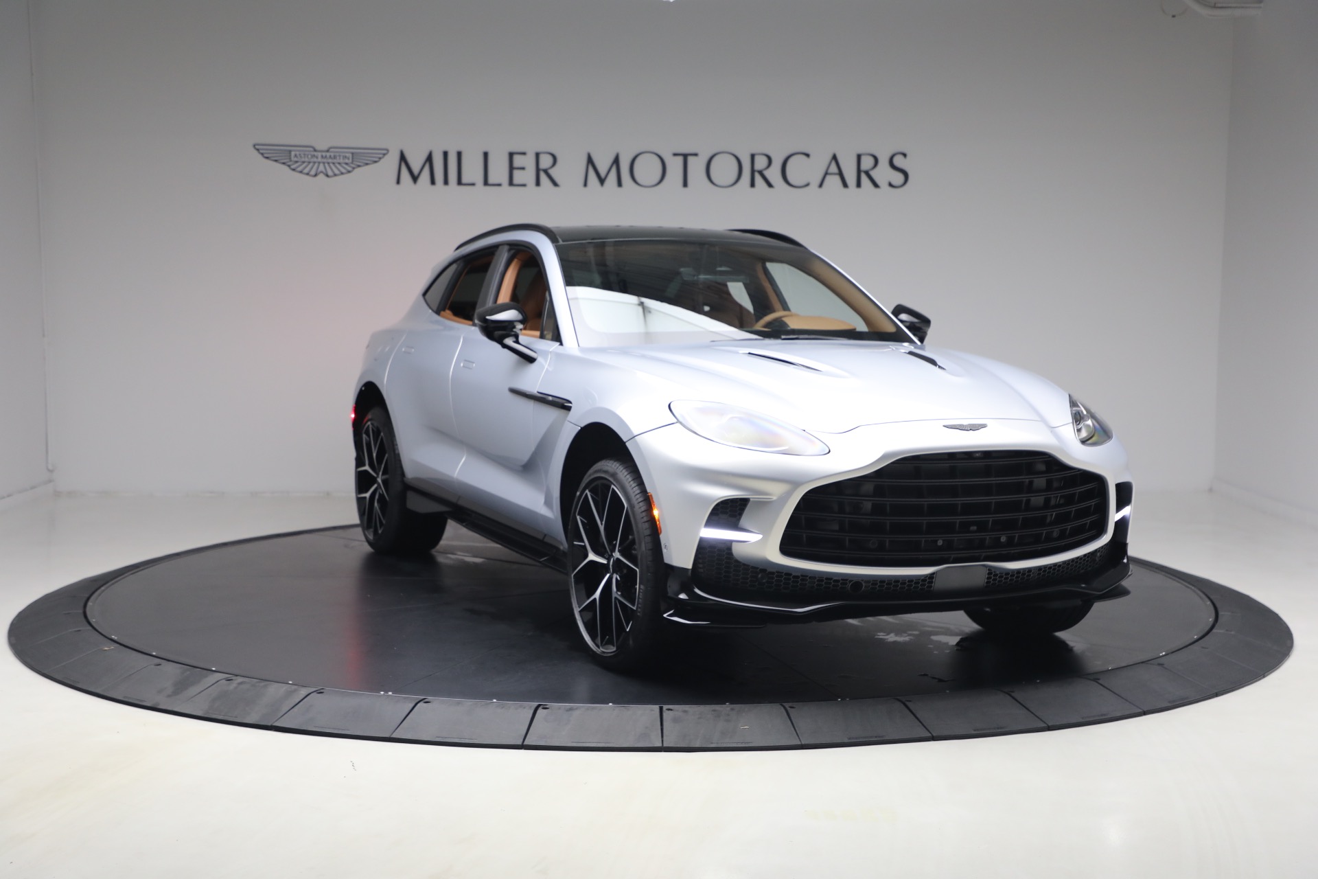 New-2026-Aston-Martin-DBX-707