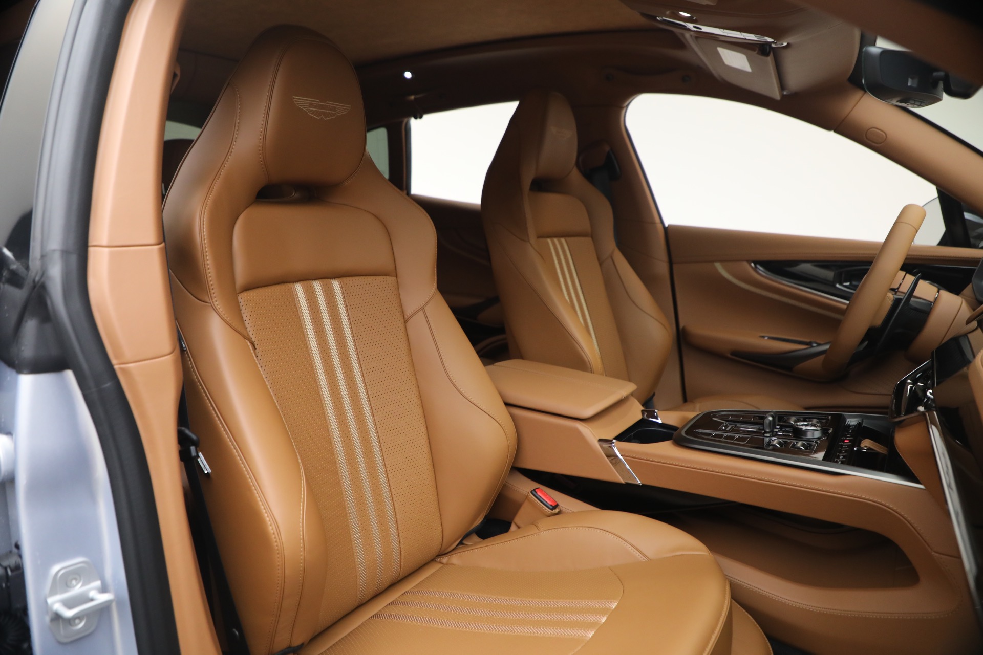New-2026-Aston-Martin-DBX-707