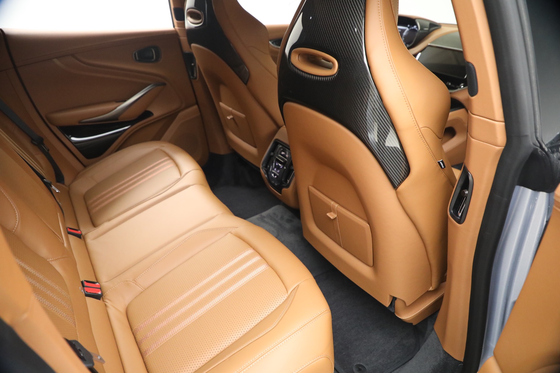 New-2026-Aston-Martin-DBX-707