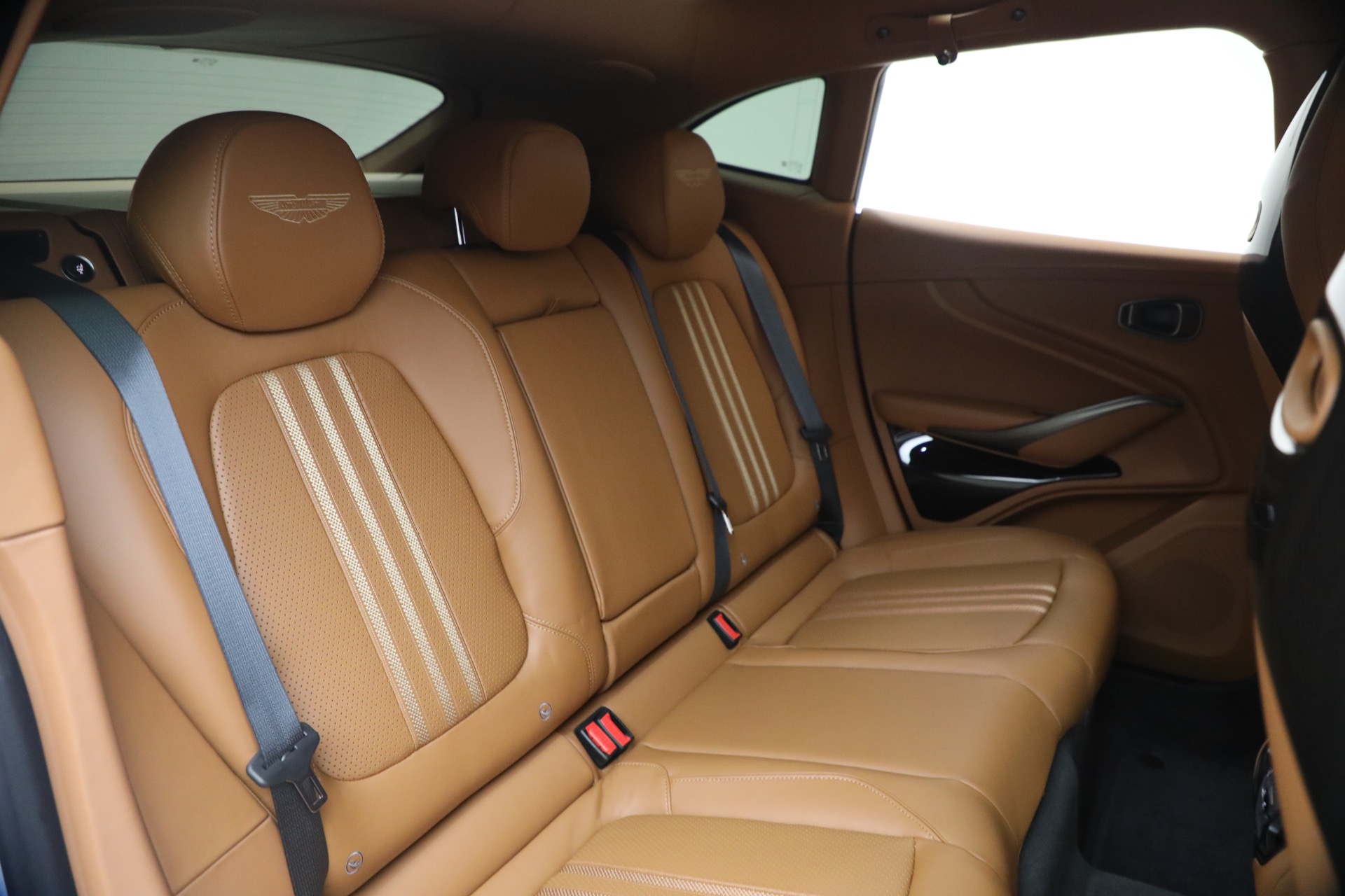 New-2026-Aston-Martin-DBX-707
