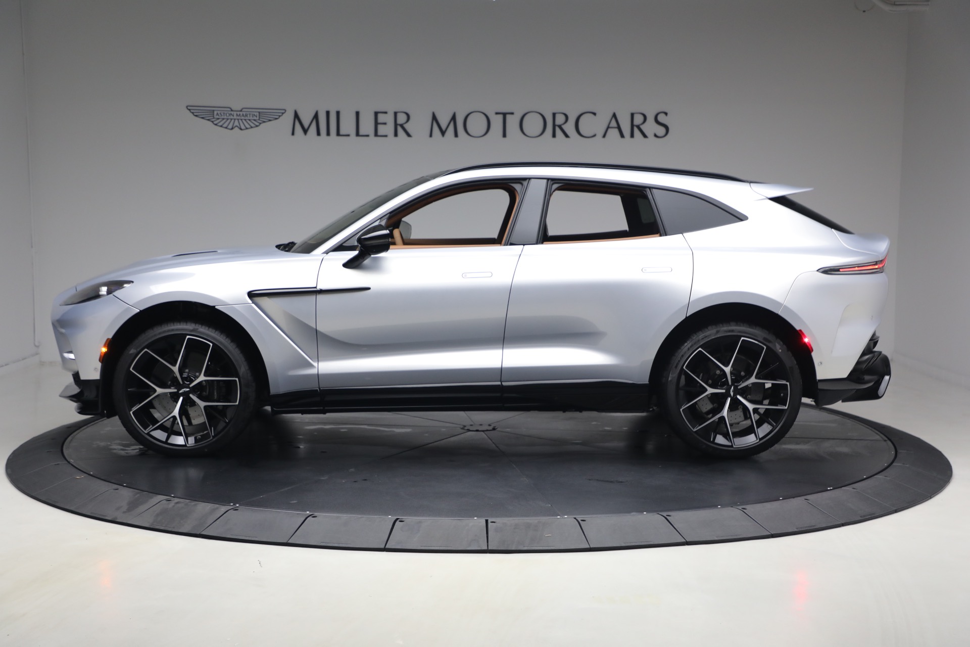 New-2026-Aston-Martin-DBX-707