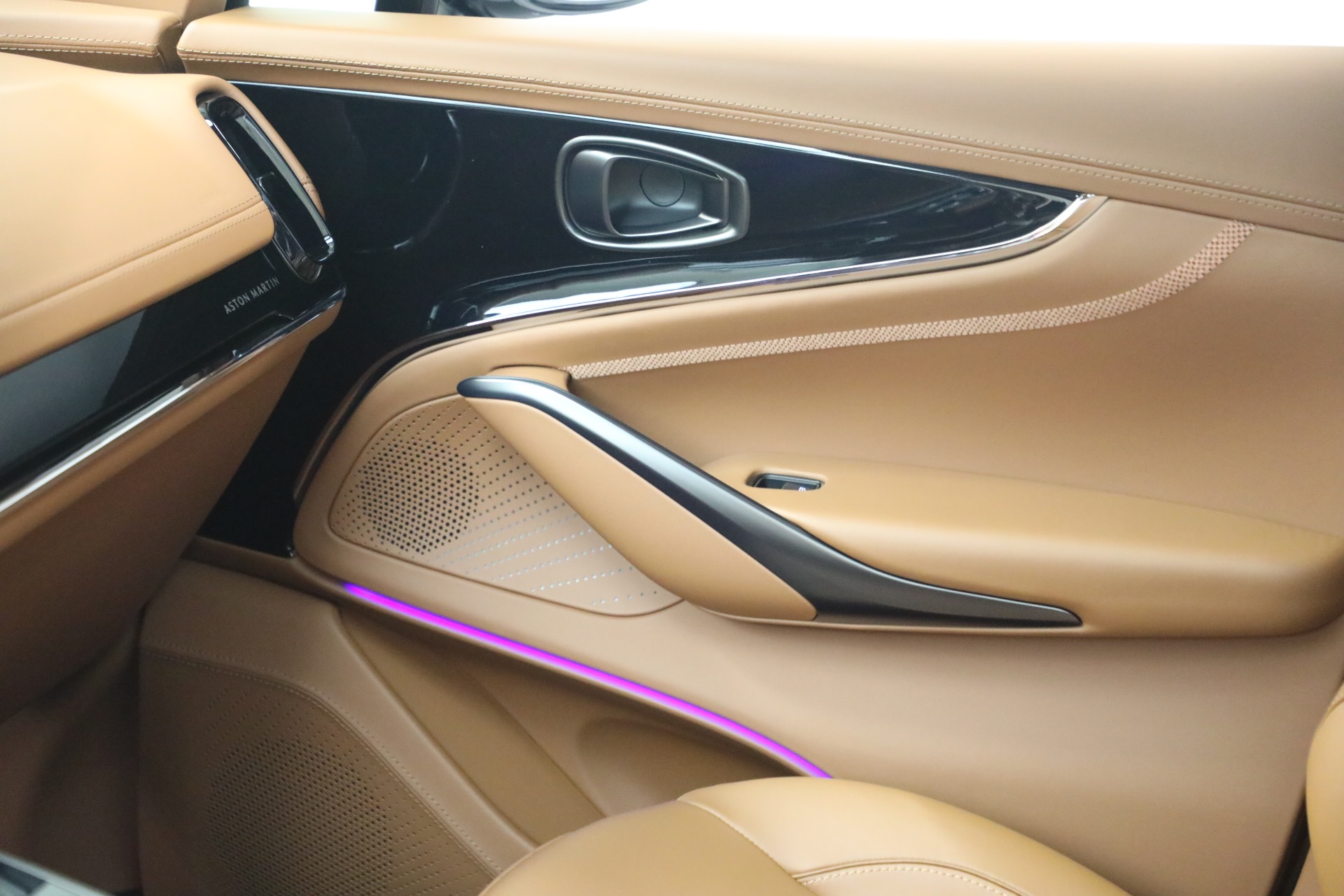 New-2026-Aston-Martin-DBX-707